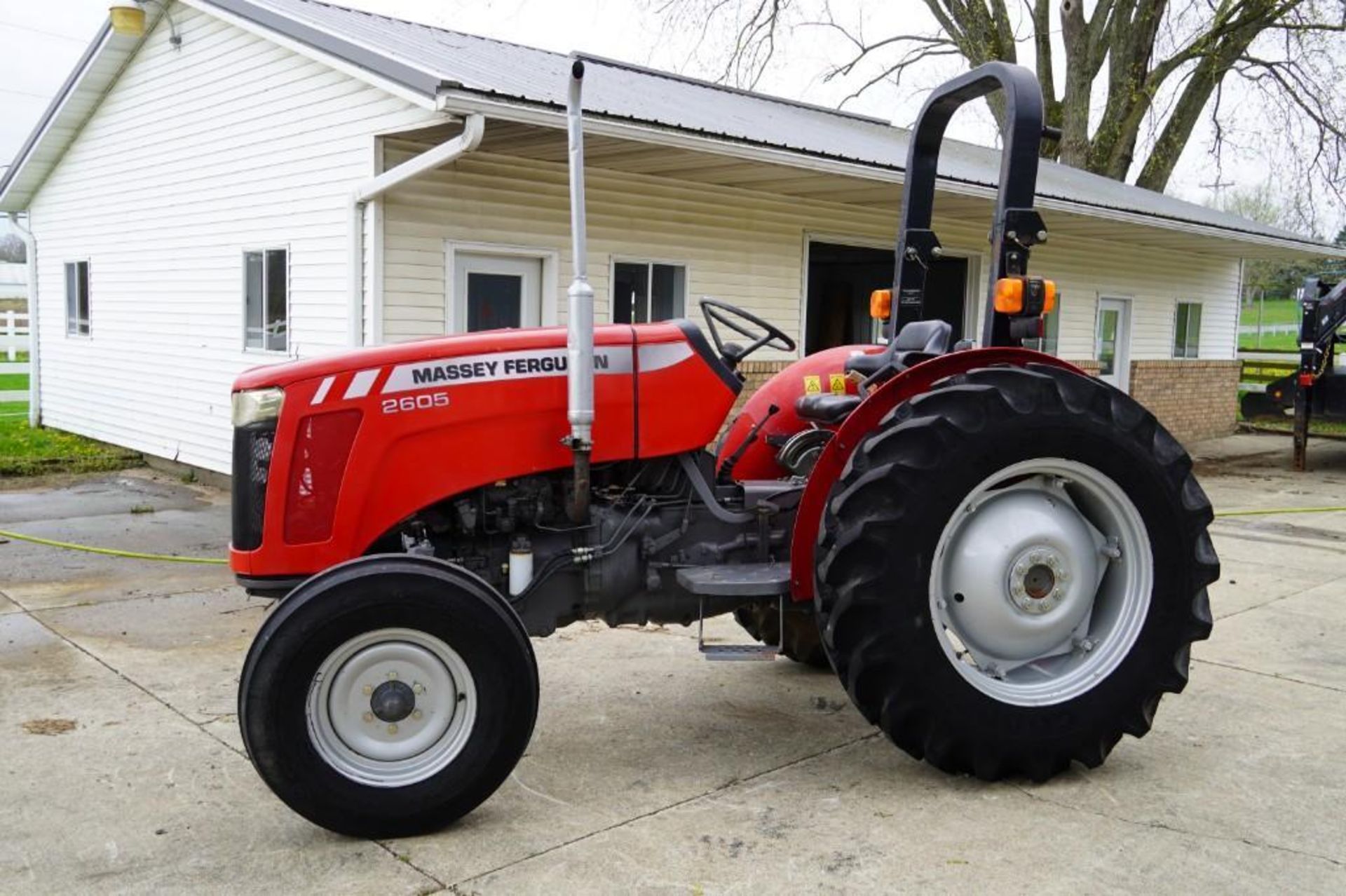 Massey Ferguson 2605 Tractor - Image 2 of 35