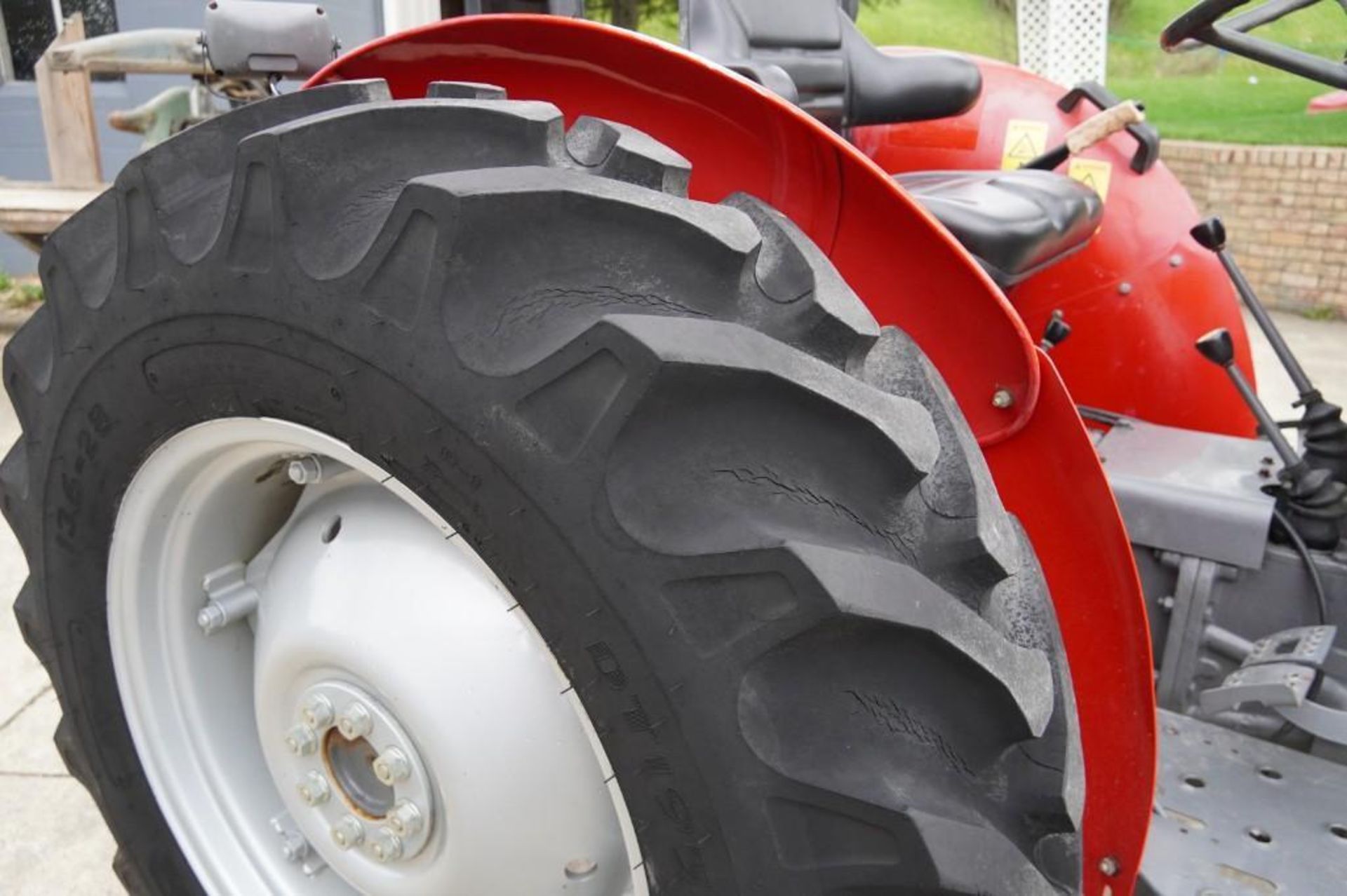 Massey Ferguson 2605 Tractor - Image 26 of 35