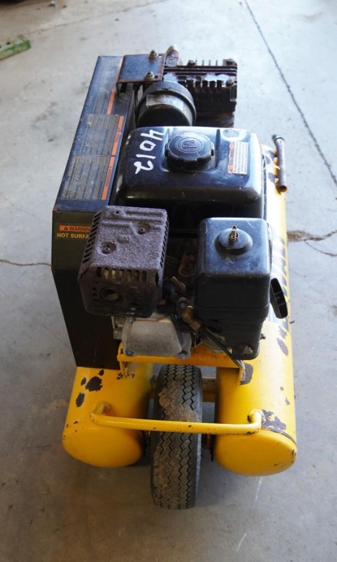 DeWalt Air Compressor - Image 2 of 9