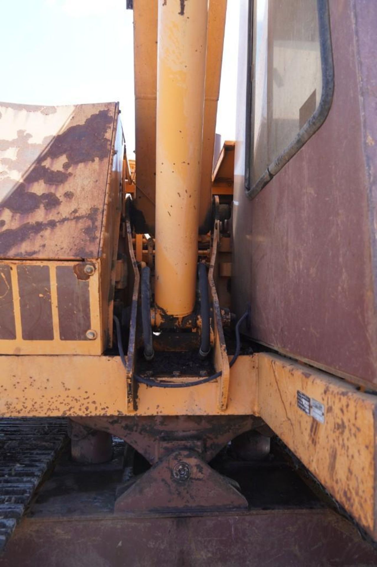 Case 880D Excavator - Image 42 of 53