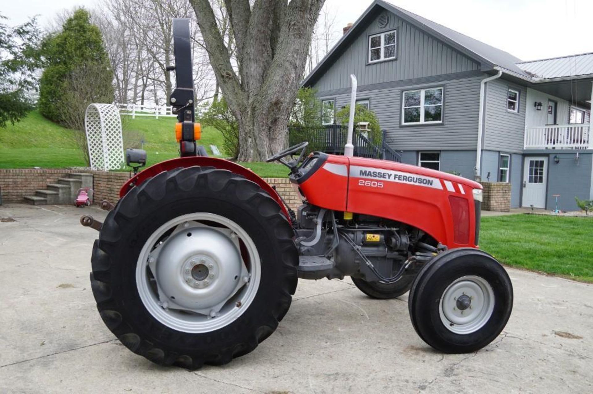 Massey Ferguson 2605 Tractor - Image 3 of 35