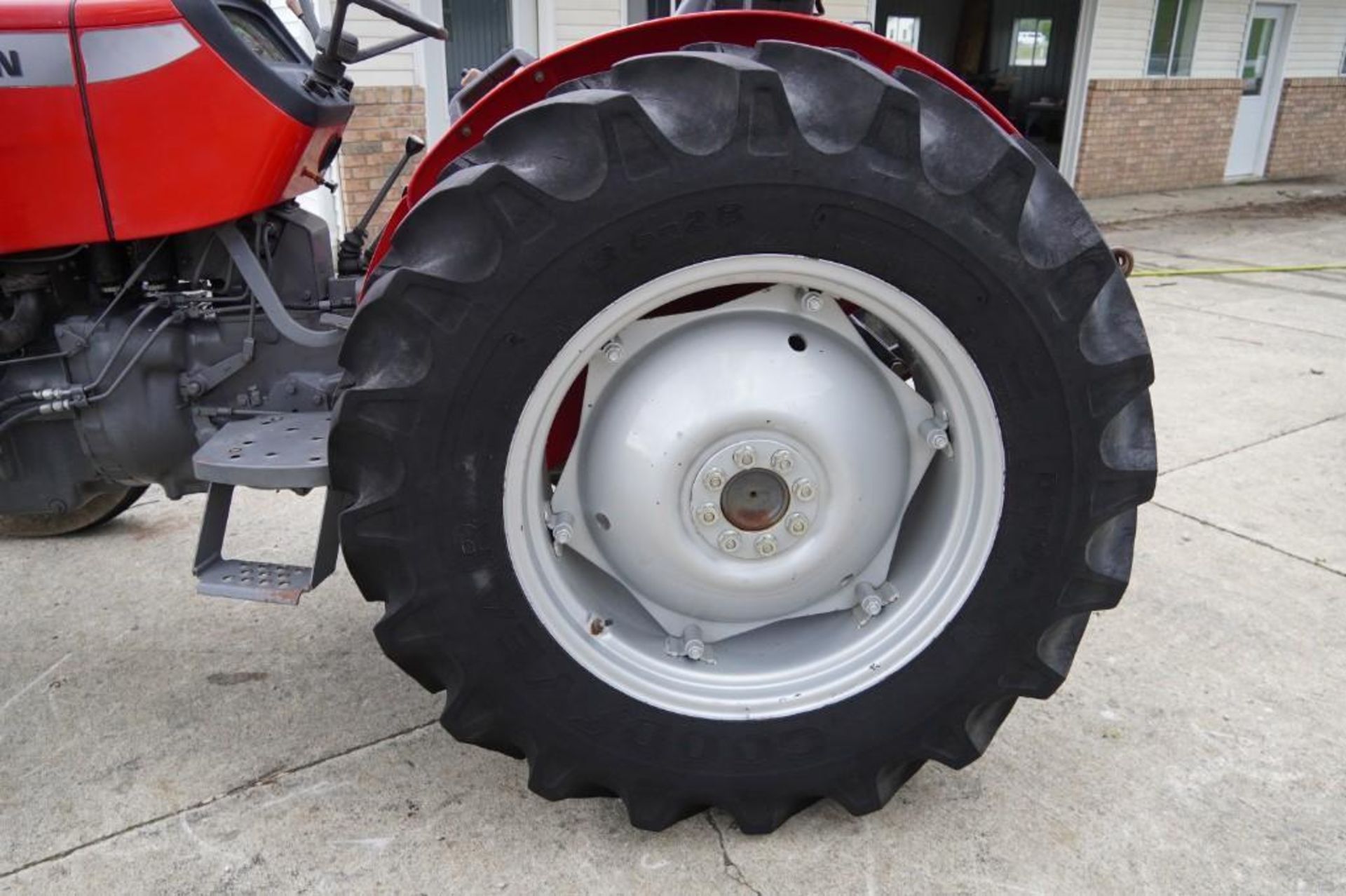 Massey Ferguson 2605 Tractor - Image 19 of 35