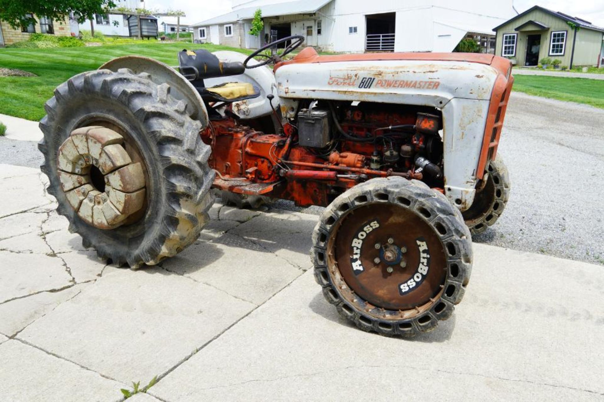 Ford 801 Powermaster Tractor - Image 7 of 37