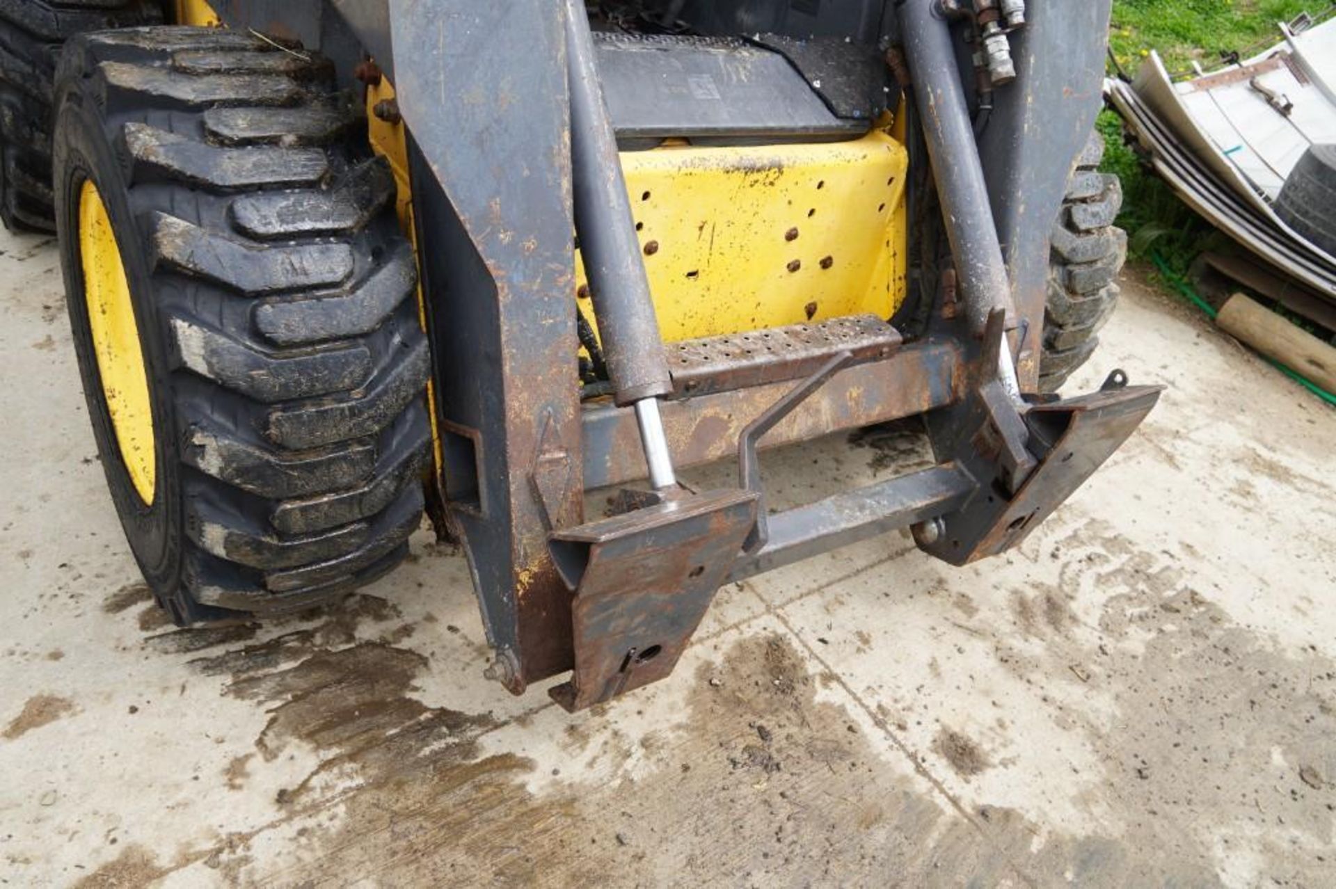 2005 New Holland LS180B Super Boom Skid Steer - Image 25 of 35