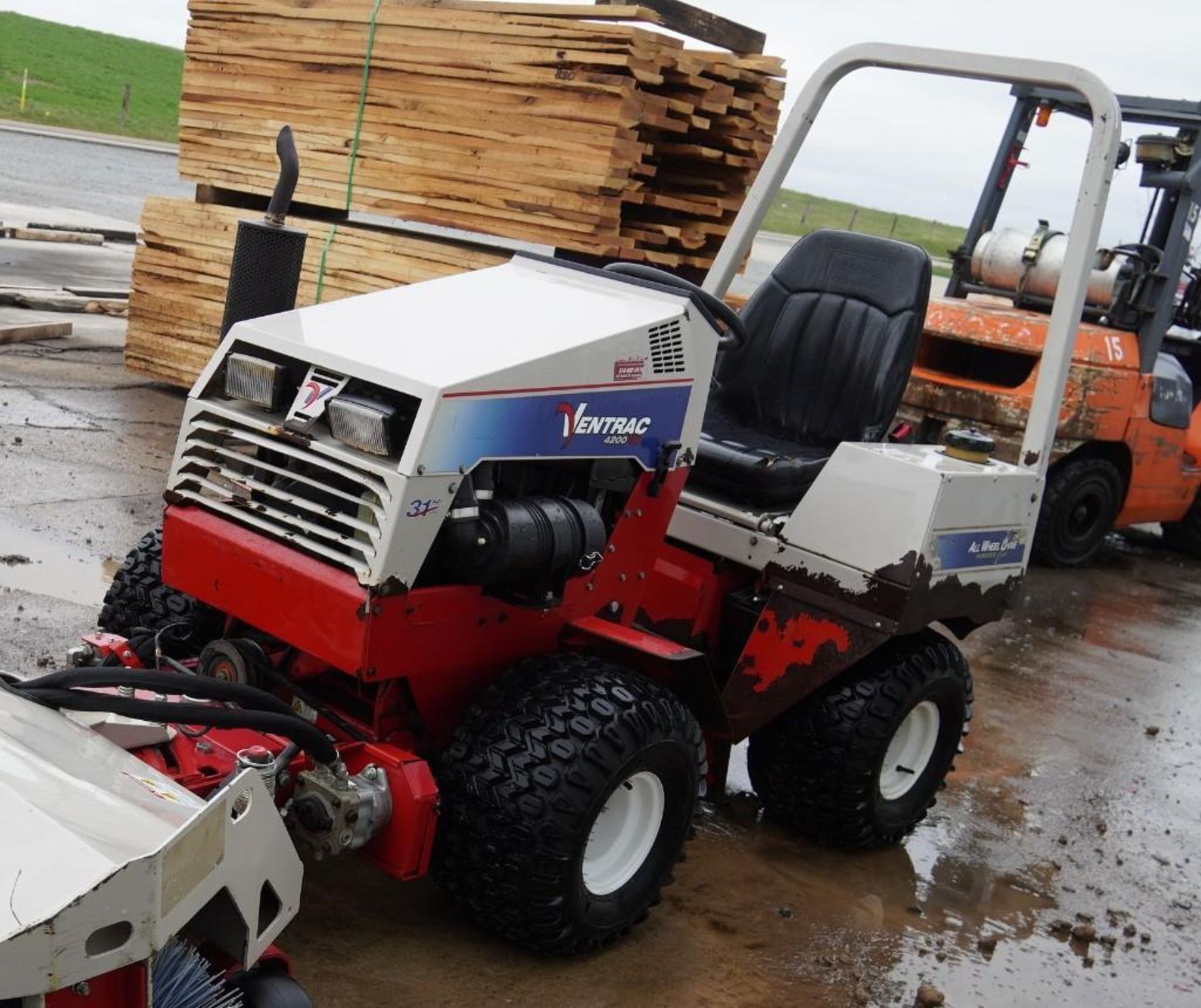 Ventrac 4200 Tractor - Image 8 of 37