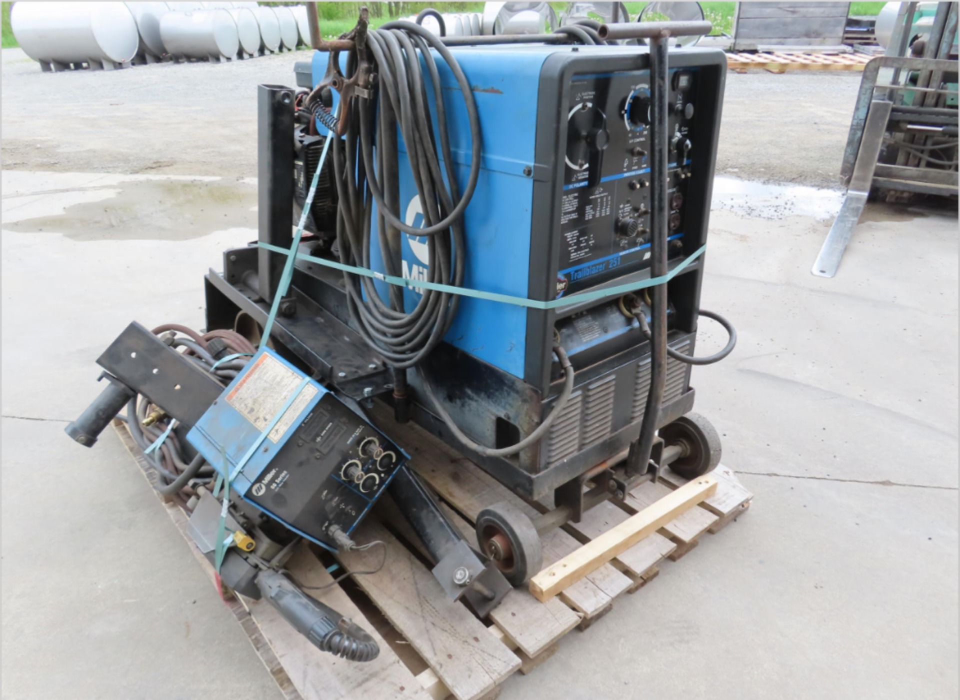 Miller Trail Blazer 251 Engine Drive Welder - Image 2 of 18