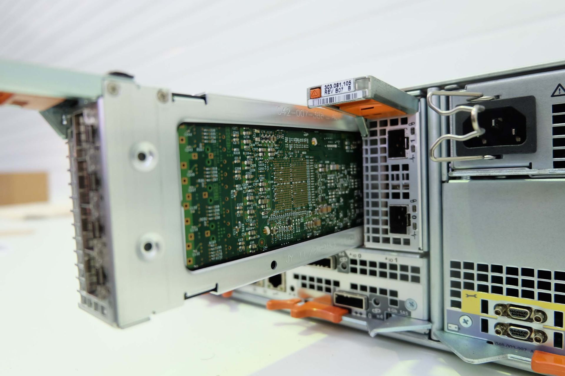 EMC2 Corp Model STPE 15 VNX 5500 SAN Rack Mountable 15 Bay Disk Array/Enclosure. (No HDD's). - Image 9 of 12