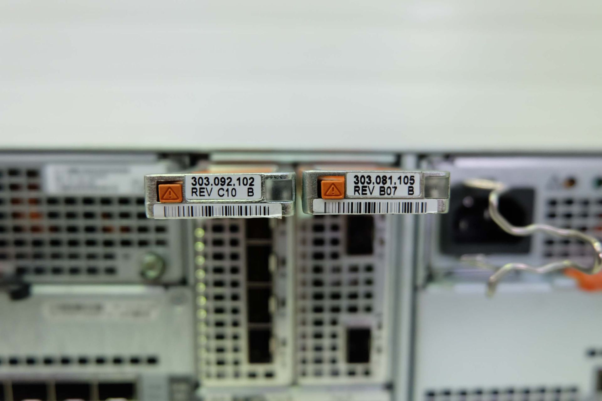 EMC2 Corp Model STPE 15 VNX 5500 SAN Rack Mountable 15 Bay Disk Array/Enclosure. (No HDD's). - Image 6 of 12