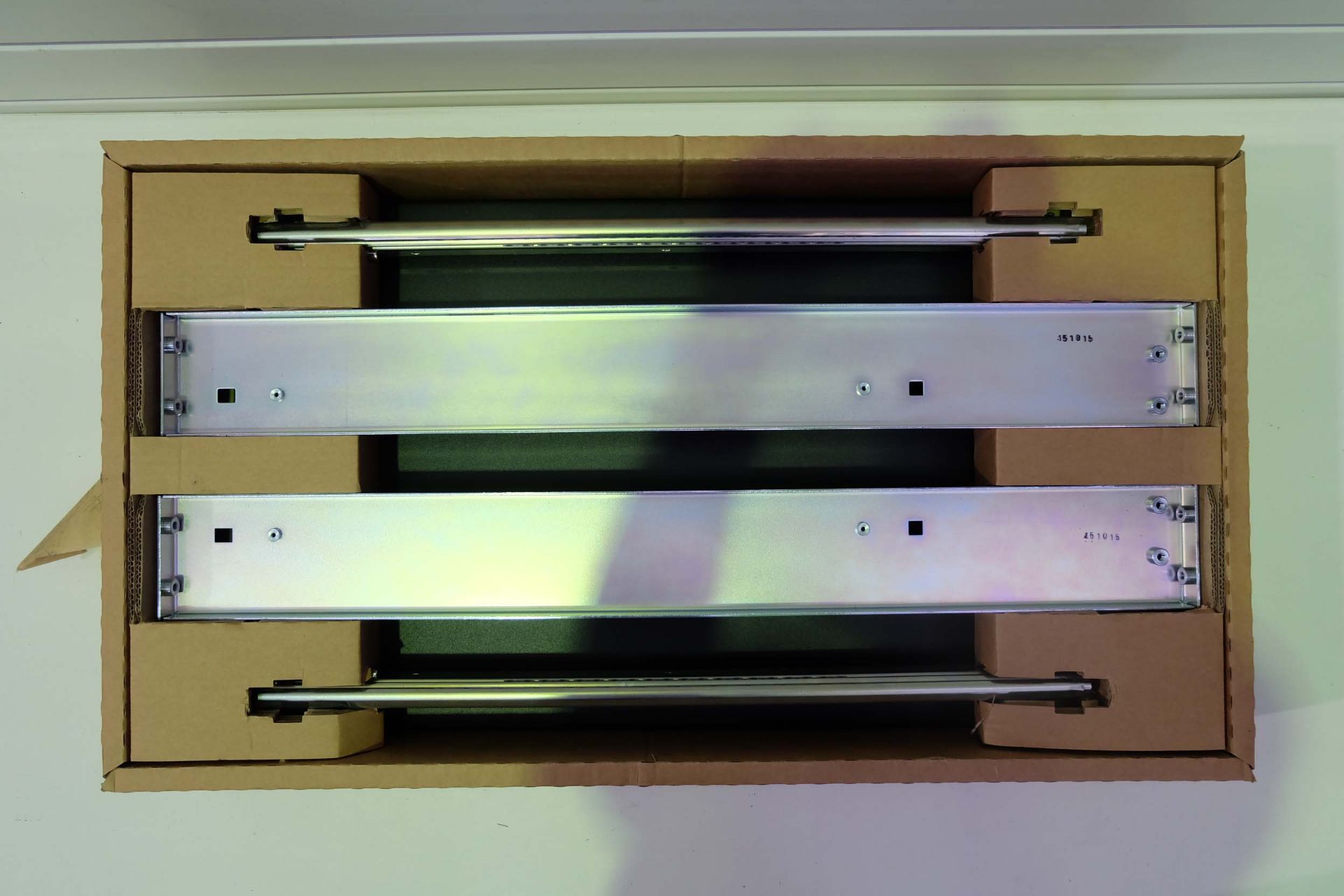Hewlett Packard 100Kg Sliding Shelf Kit Width 500mm. Length 600mm. As New In Box. - Image 3 of 6