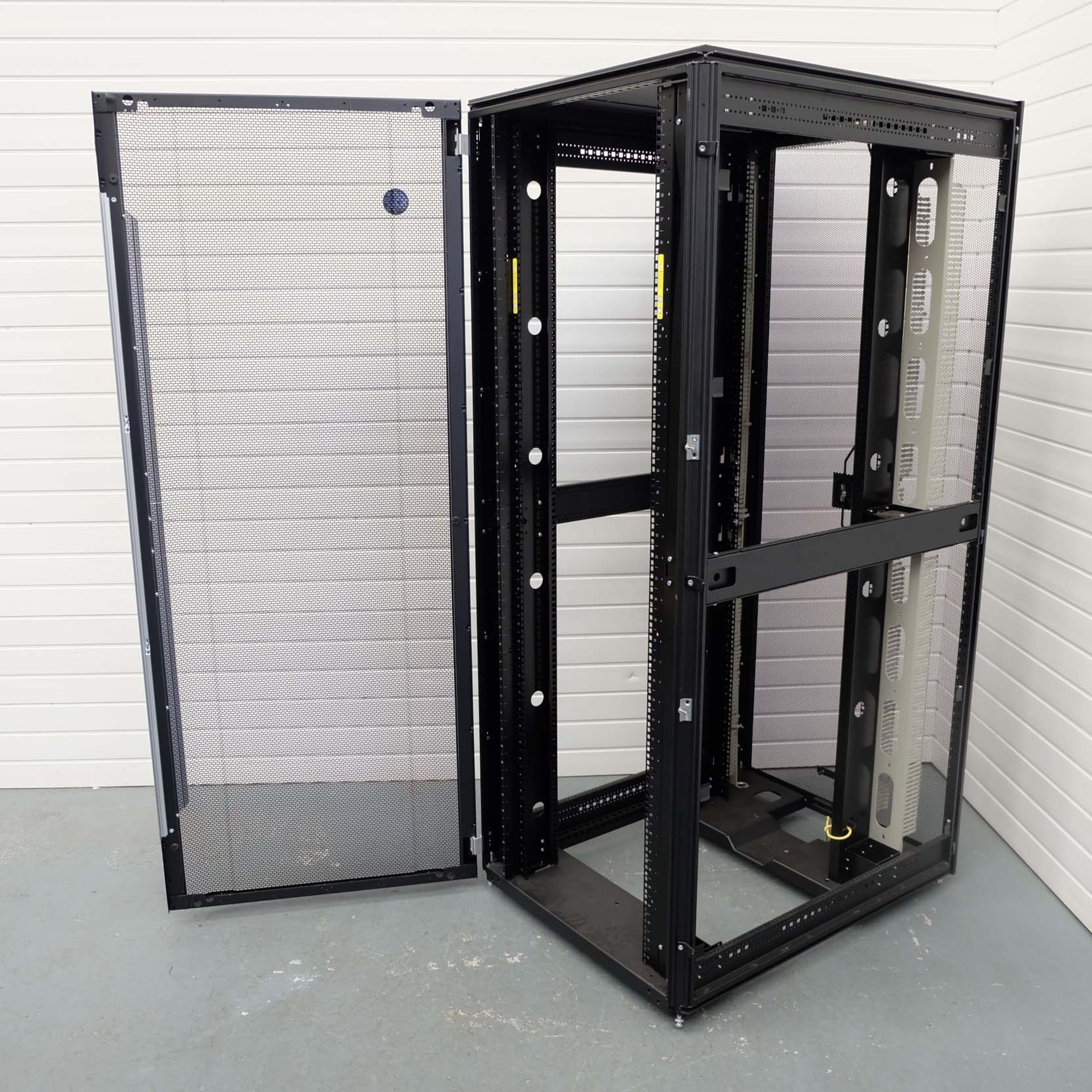 Hewlett Packard HP42U Enterprize Pallet Rack on Wheels. Size 800mm x 1075mm. Height 2000mm. Year 201 - Image 2 of 6