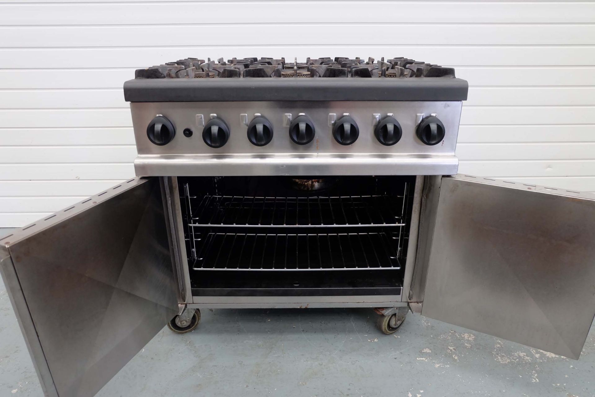 Lincat 6 Ring Gas Cooker. 2 Adjustable Shelves. Internal Size 700mm x 540mm x 400mm High. External S - Image 3 of 5