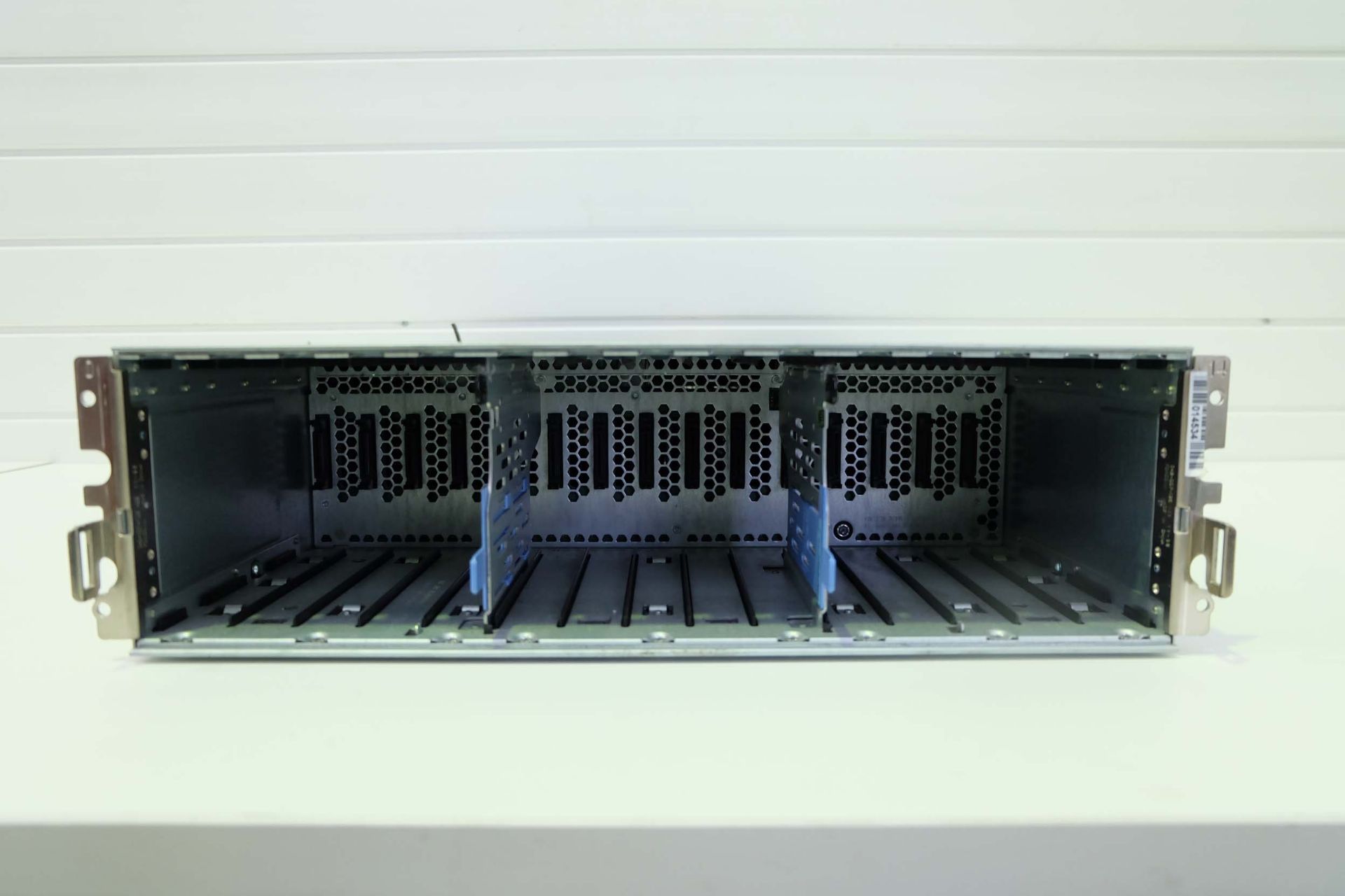 EMC2 Corp Model STPE 15 VNX 5500 SAN Rack Mountable 15 Bay Disk Array/Enclosure. (No HDD's). - Image 3 of 12