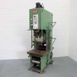 Hare Type 25GP Hydraulic Press. Capacity 25 Tonnes. Platen Size 29 3/4" x 20". Throat 10". Daylight