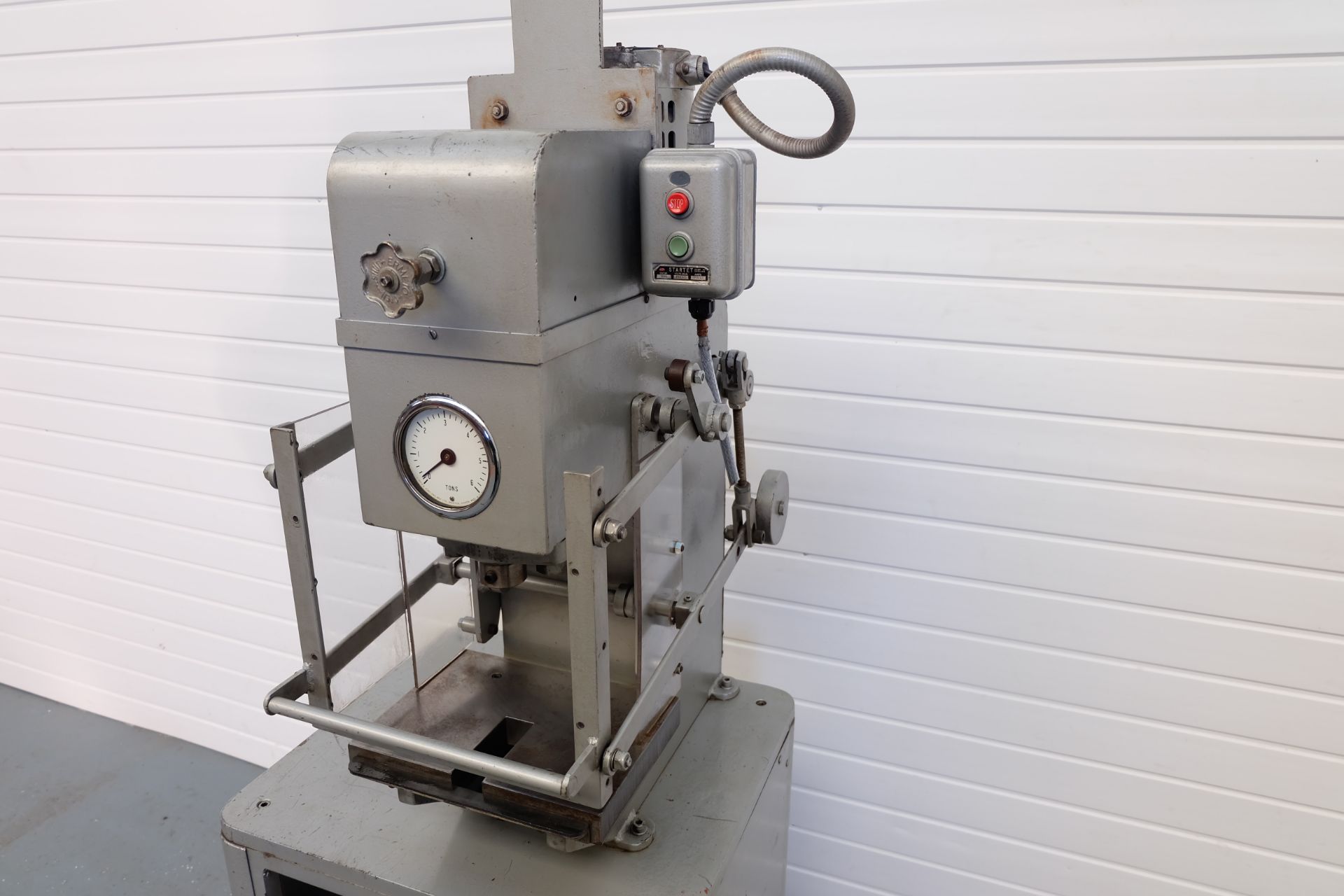 Pilot Works Hydraulic Press. Table Size 305mm x 220mm. Throat 120mm. Daylight 180mm. - Image 5 of 5