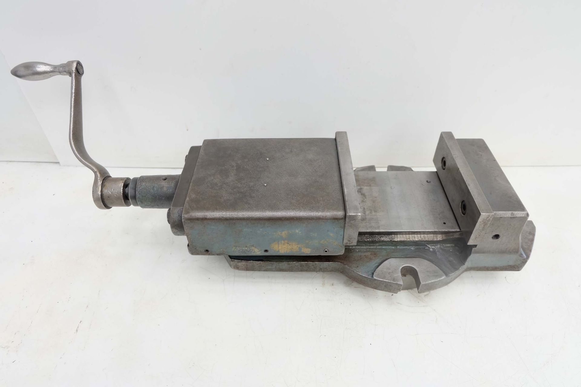 Jones & Shipman 6" Engineers Machine Vice. Jaw Width 6". Jaw Height 2". Max Opening 5".