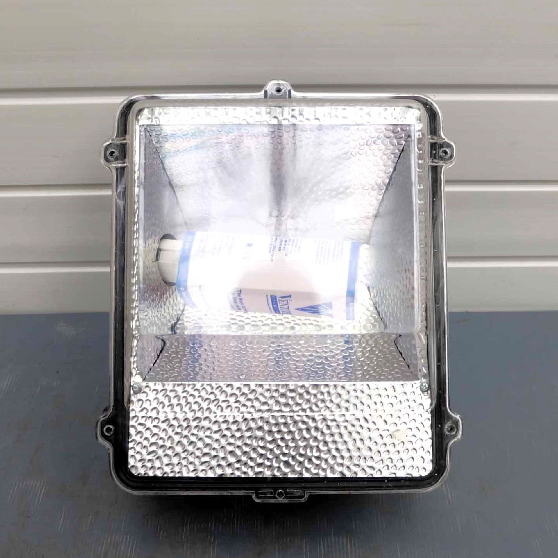 Hilcare Vista 50 - 80 Watts Discharge Area Floodlight. Lamp Tpye 70W HQI.