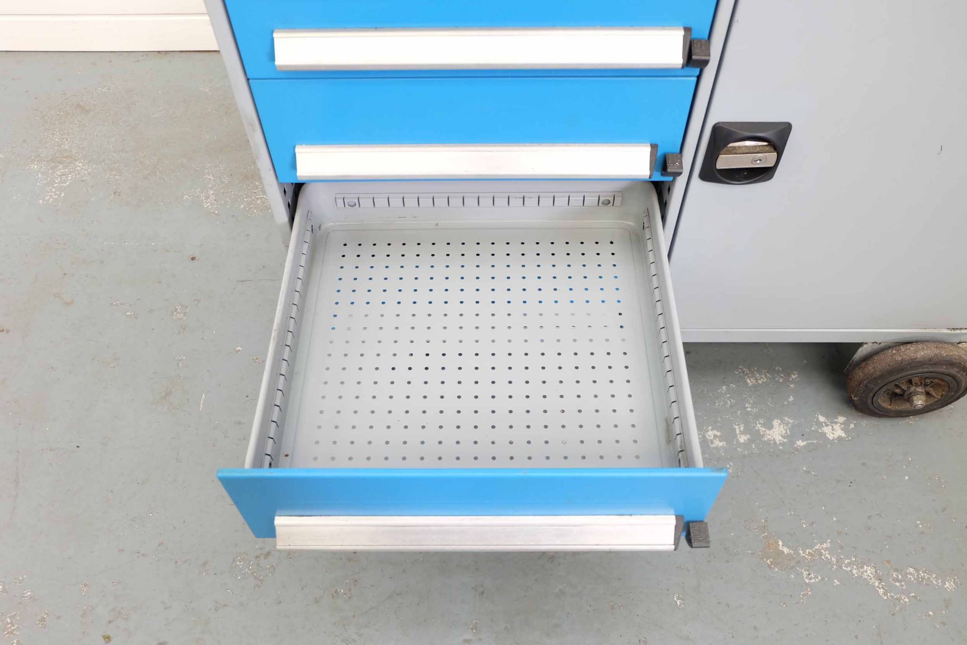 Steel Tooling Cabinet on Wheels. 6 x Lockable Drawers. Size 450mm x 450mm. 1 x Cupboard With Adjust - Image 7 of 9