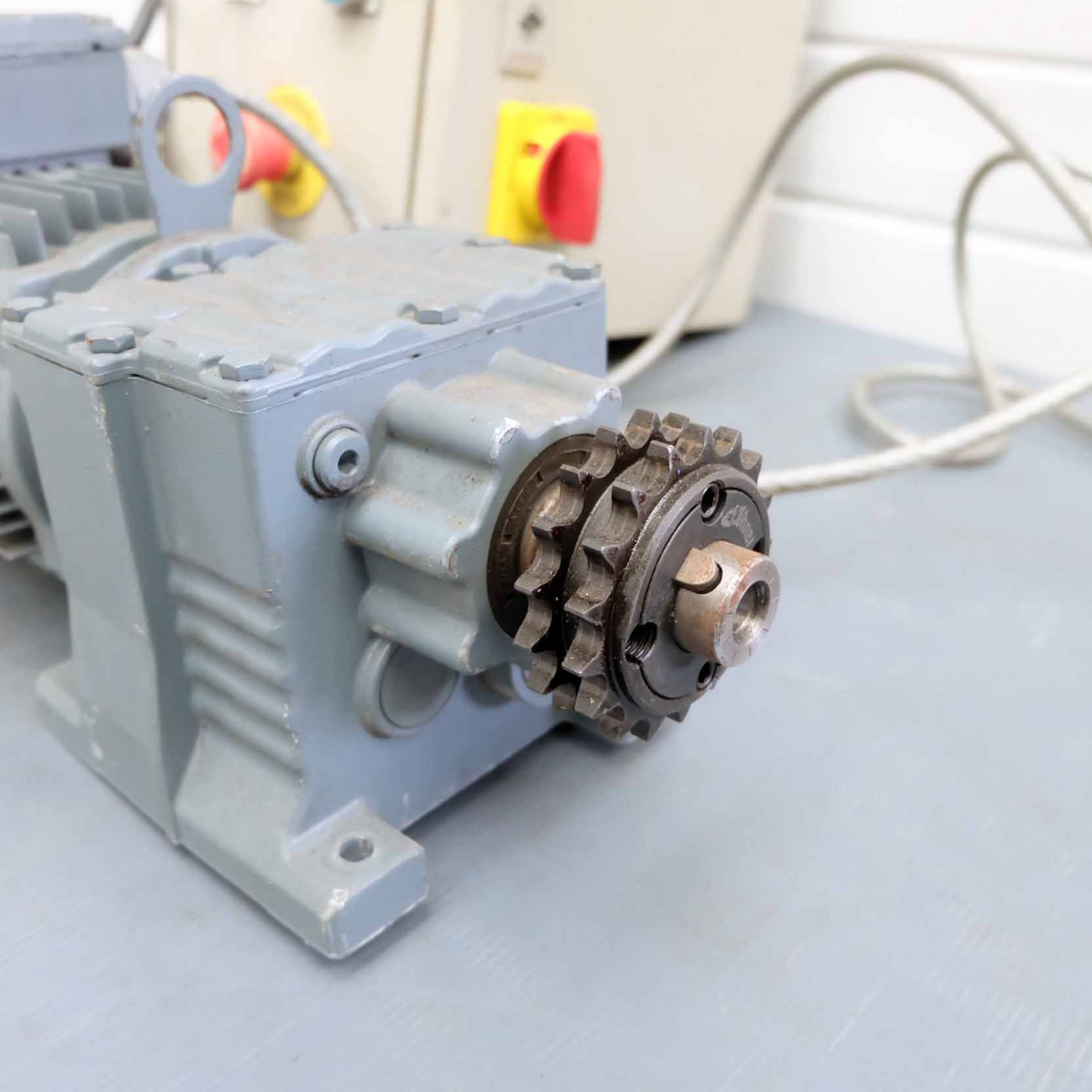 SEW Eurodrive Type R27 Motor & Gearbox With Electric Control Panel. Motor 0.55KW-S1. - Image 6 of 7