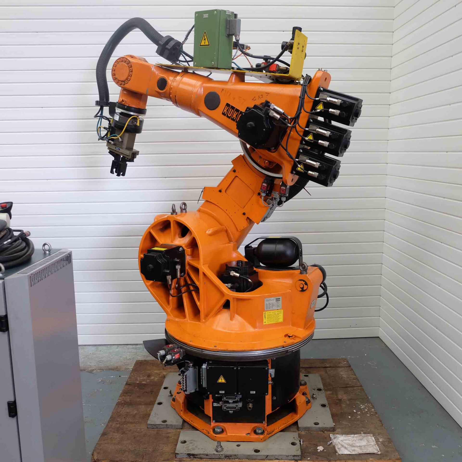 2 x Kuka Type KR125 6 Axis Robotic Arms. (1 Complete & 1 Incomplete). With 1 KCP2 Controller. Reach - Image 3 of 35