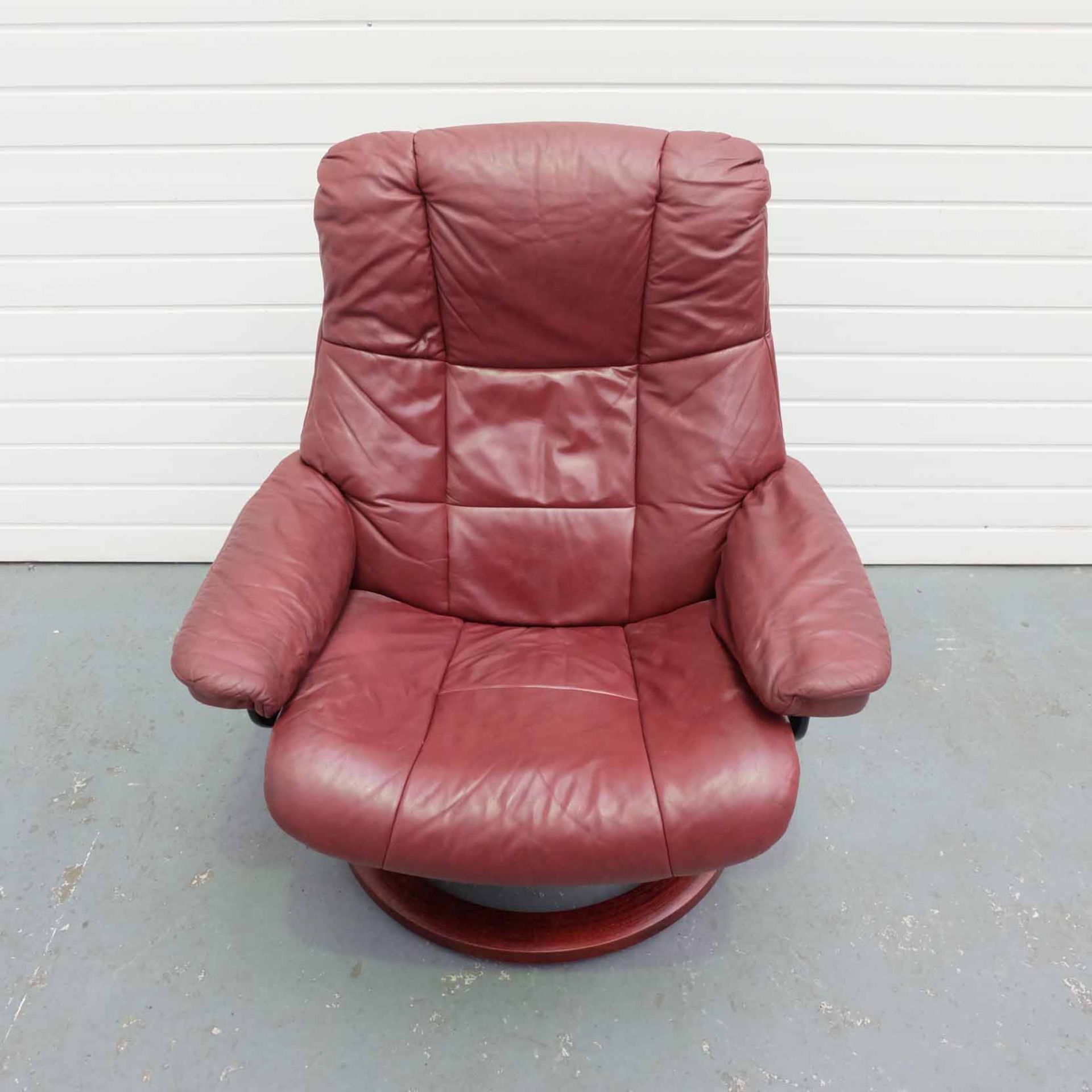 Stressless Swivel Arm Chair. On Round Base.