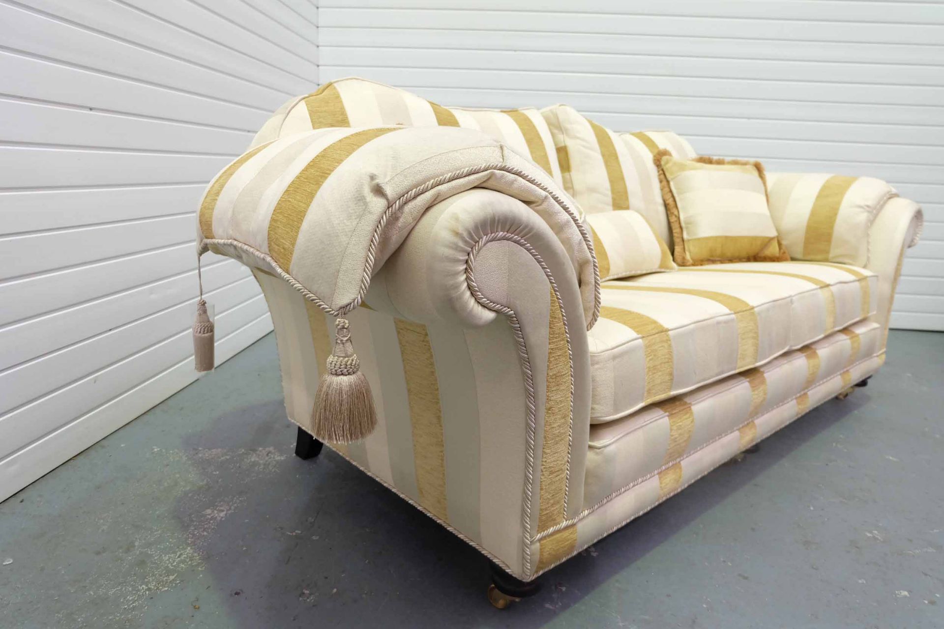 Steed Upholstery 'Keddleston' Range Fully Handmade 3 Seater Sofa. With Castor Wheels to the Front of - Image 4 of 4