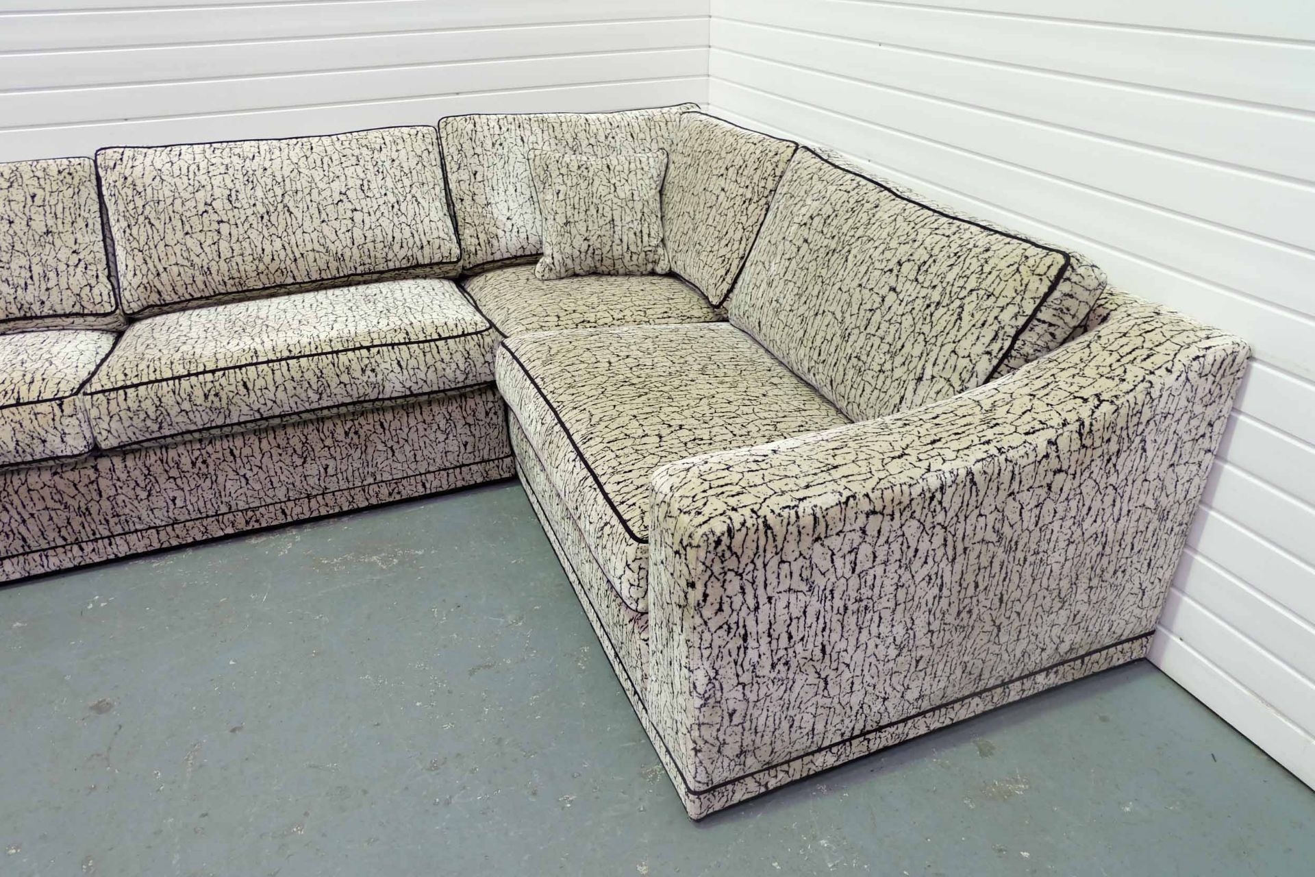 Gascoigne '5th Avenue' Range Sofa. Size 5m x 2.2m. - Image 6 of 6