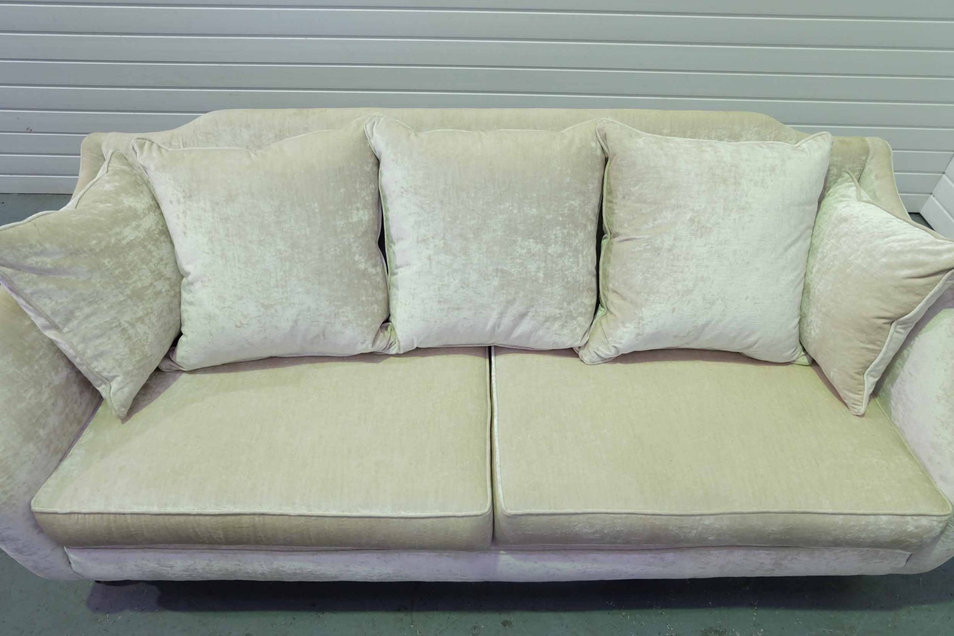 Steed Upholstery 'Hockley' Range Fully Handmade 2 Seater Sofa. With Castor Wheels to the Front of - Image 4 of 4