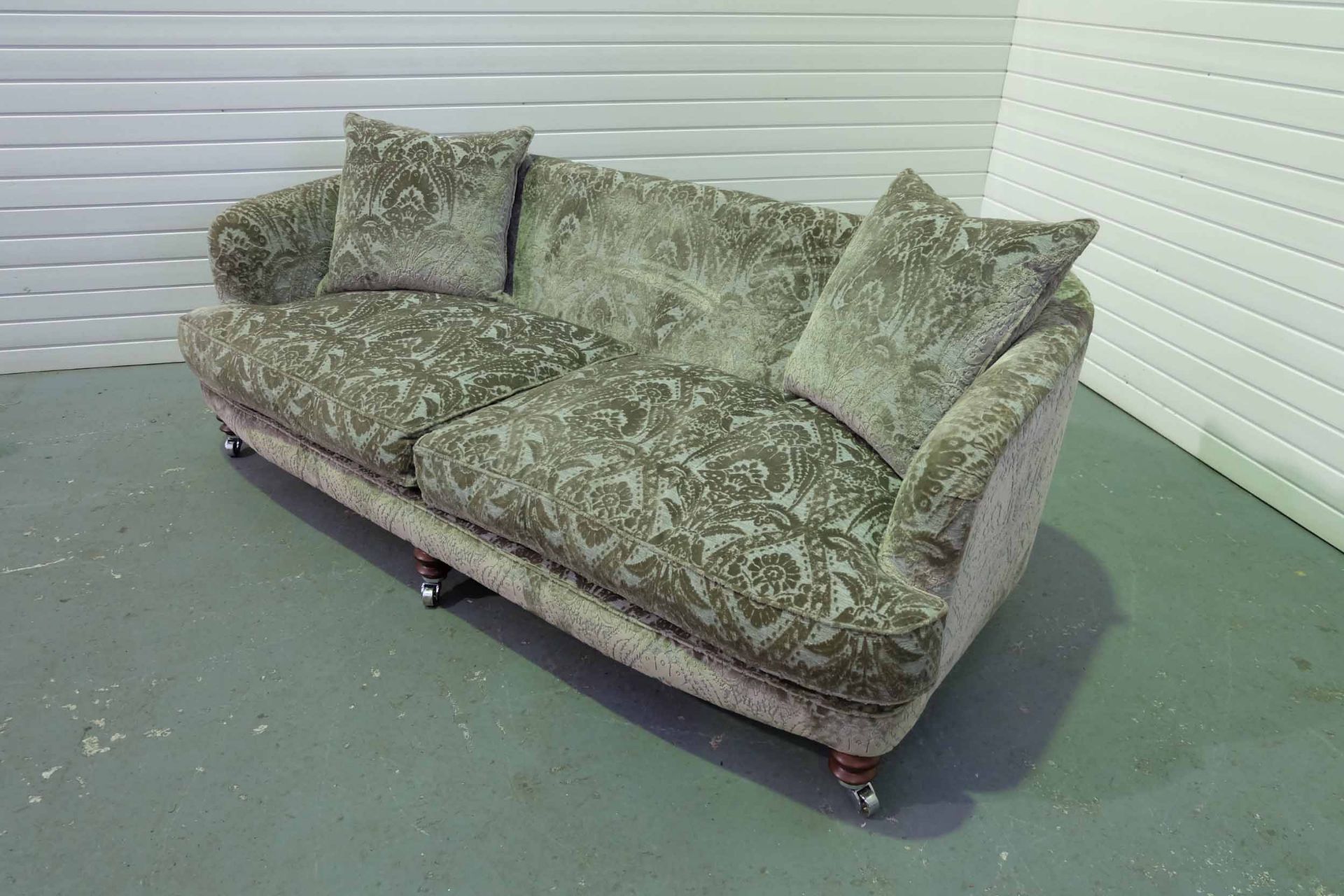 Steed Upholstery 'Peter Guild Ritz' Range Sofa. With Castor Wheels to the Front of the Sofa. Include - Image 2 of 4