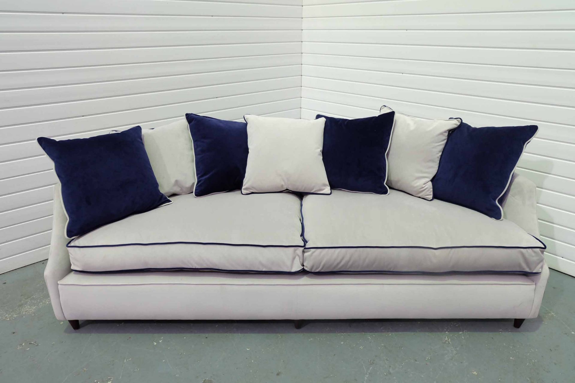 Steed Upholstery 'Hockley' Range Fully Handmade Scatter Back Snuggler Sofa. Includes 7 Scatter Cushi