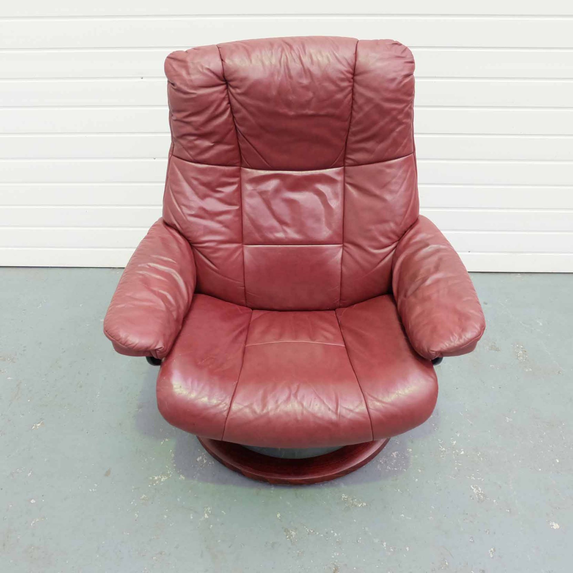 Stressless Swivel Arm Chair. On Round Base.