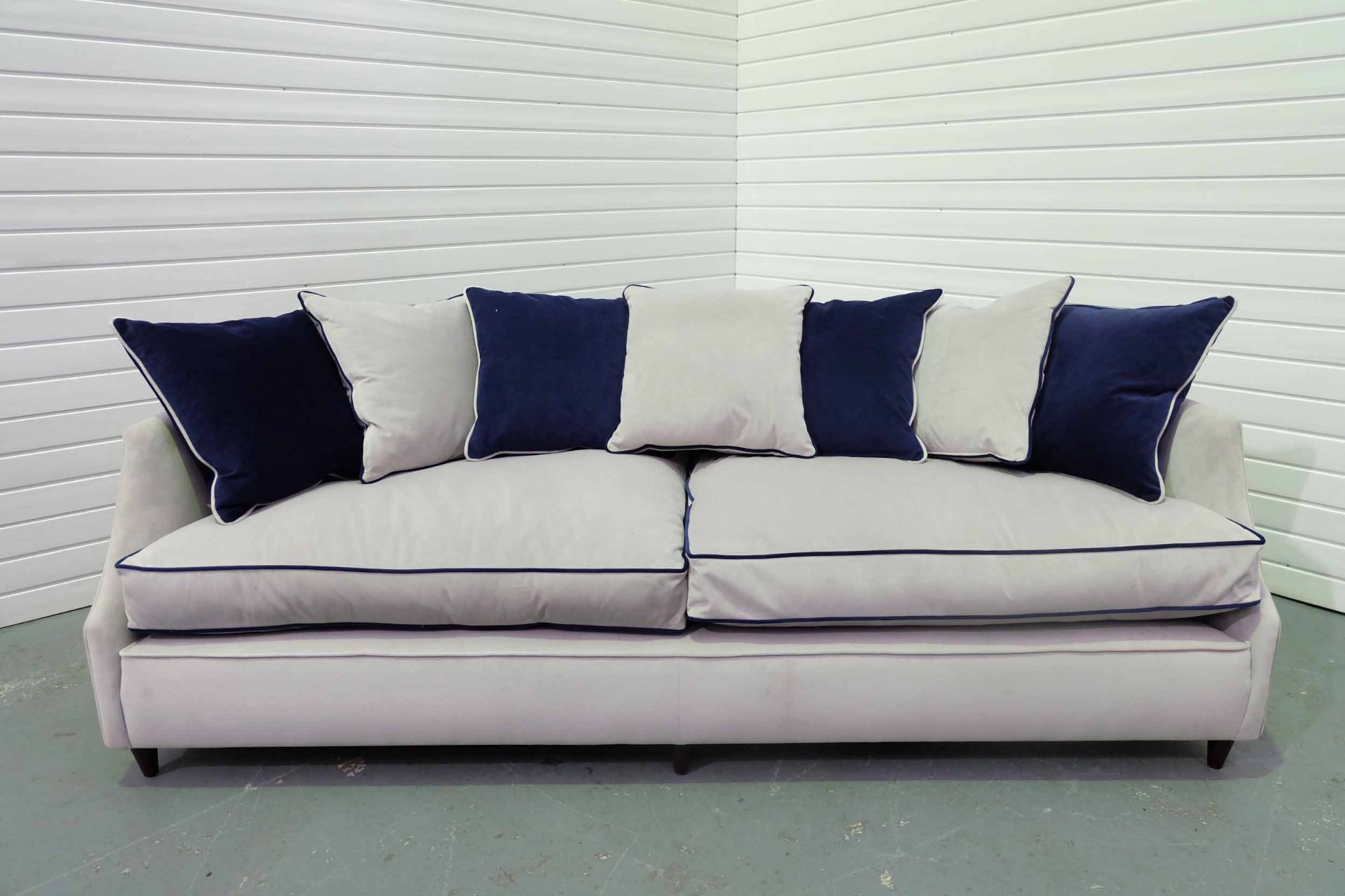 Steed Upholstery 'Hockley' Range Fully Handmade Scatter Back Snuggler Sofa. Includes 7 Scatter Cushi