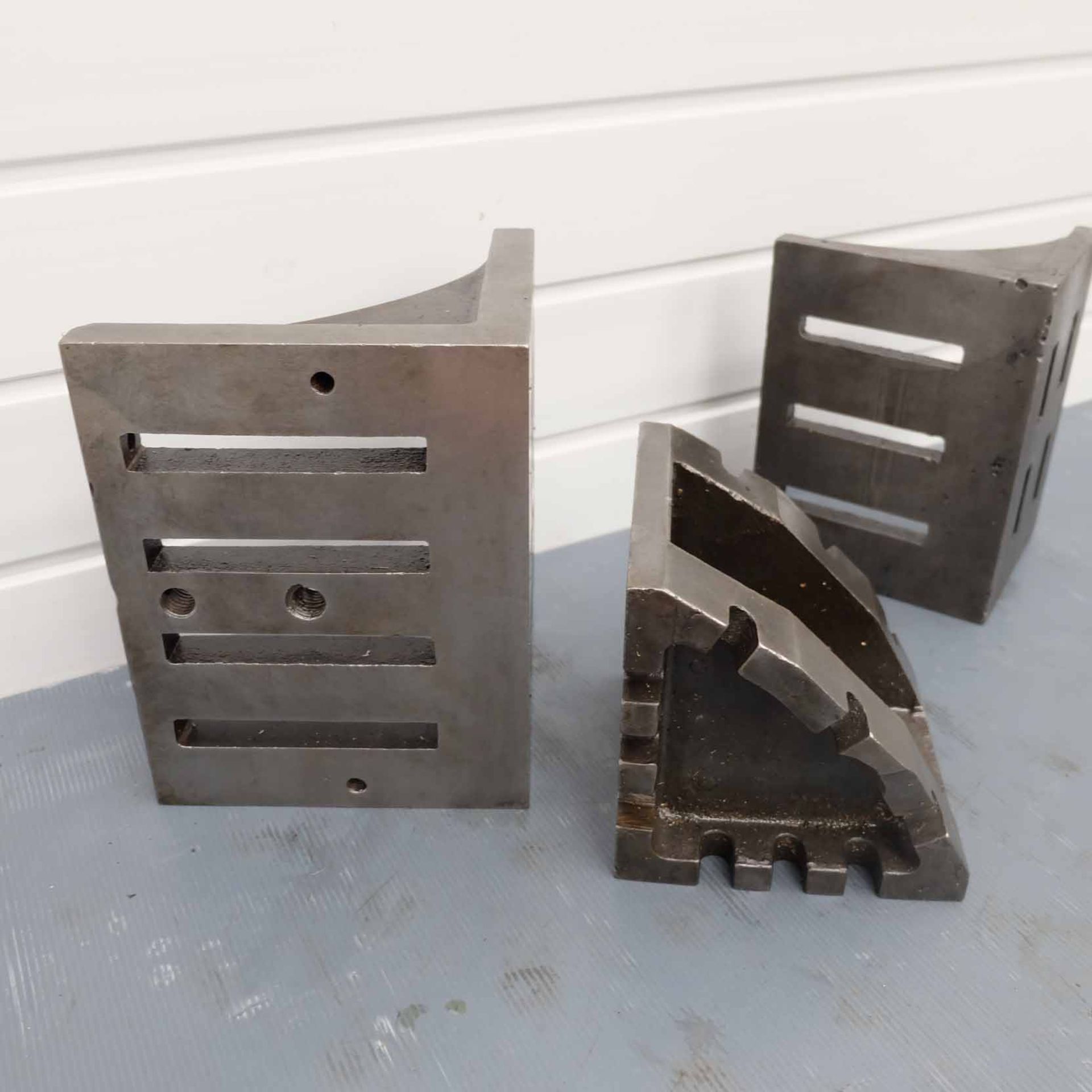 Quantity of Three Angle Plates. Sizes: 9" x 7" x 6", 8" x 6" x 5" & 6" x 6" x 6". - Image 4 of 6