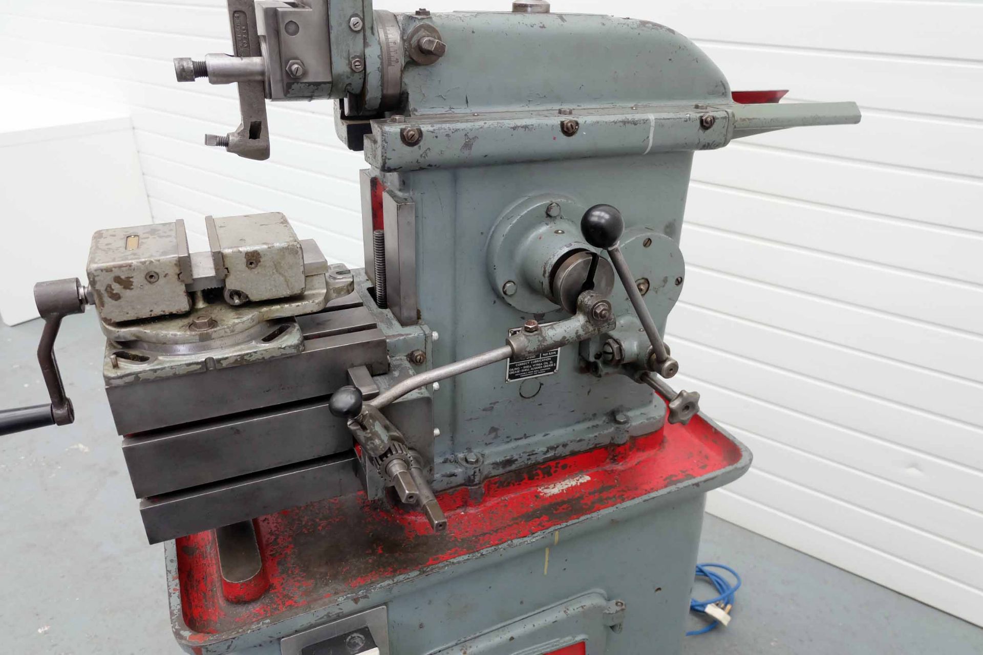 Elliot Alba 1A 10" Shaping Machine. Ram Stroke 10". 2 Speeds 28 & 50 Strokes/Min. Size of Tools 1/2" - Image 4 of 12