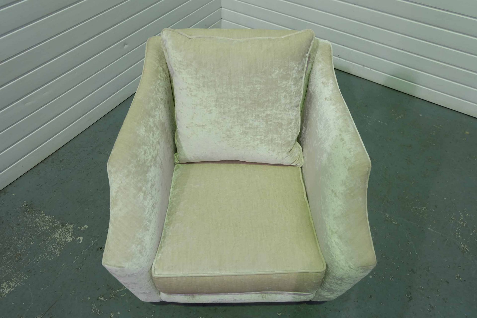 Steed Upholstery 'Hockley' Range Fully Handmade Chair. With Castor Wheels to the Front of the Chair. - Image 4 of 4