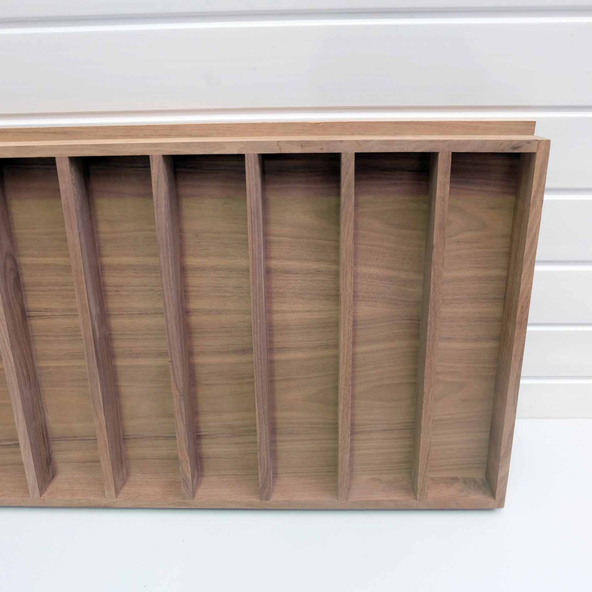 Solid Wood Drawer Insert. Size 910mm W x 473mm D x 56mm H. 9 x Segments. - Image 4 of 5