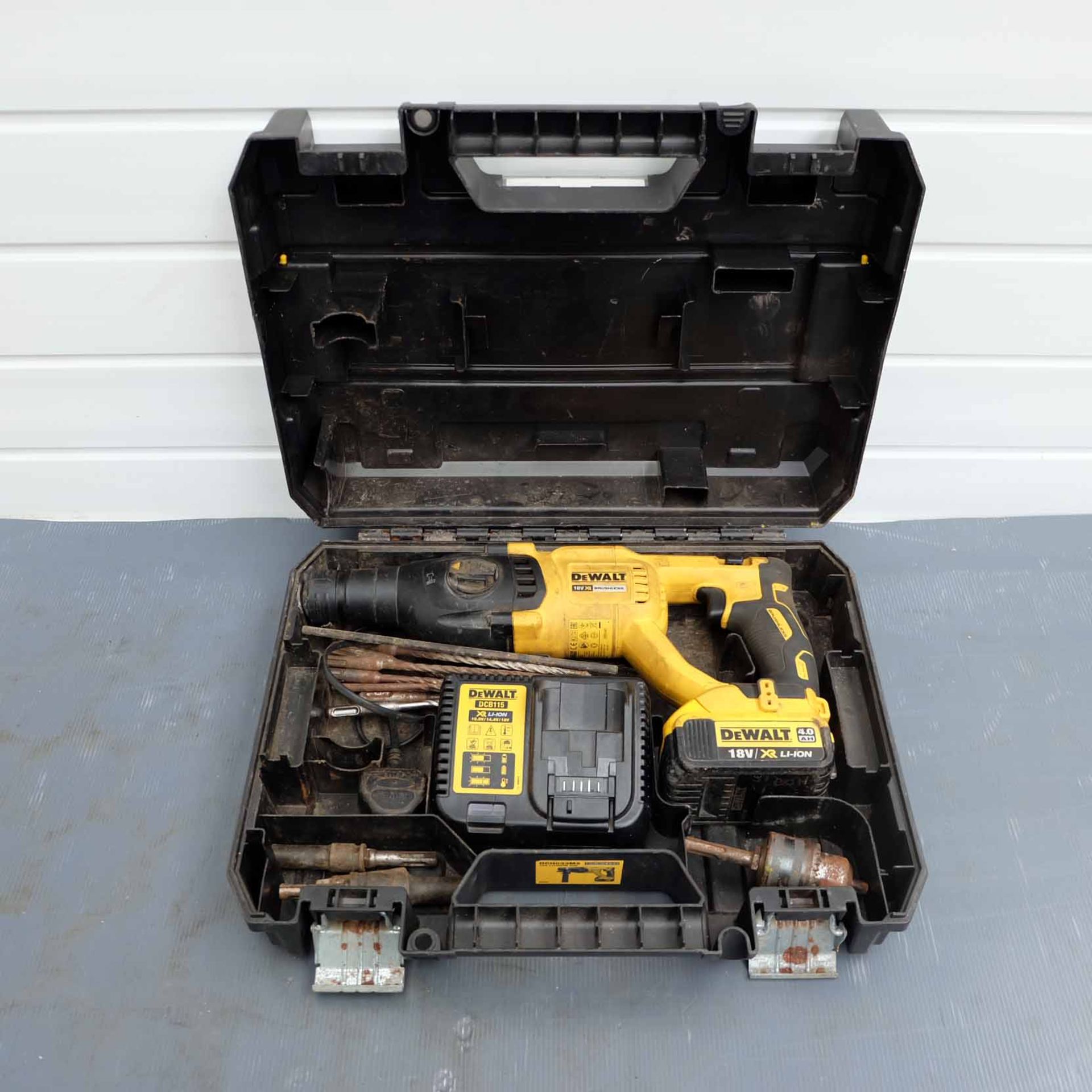 DeWalt DCH033M2 Hammer Drill. 18V Lithium Ion Battery 4.0AH. 1 x Battery. Various Drill Bits & Acces