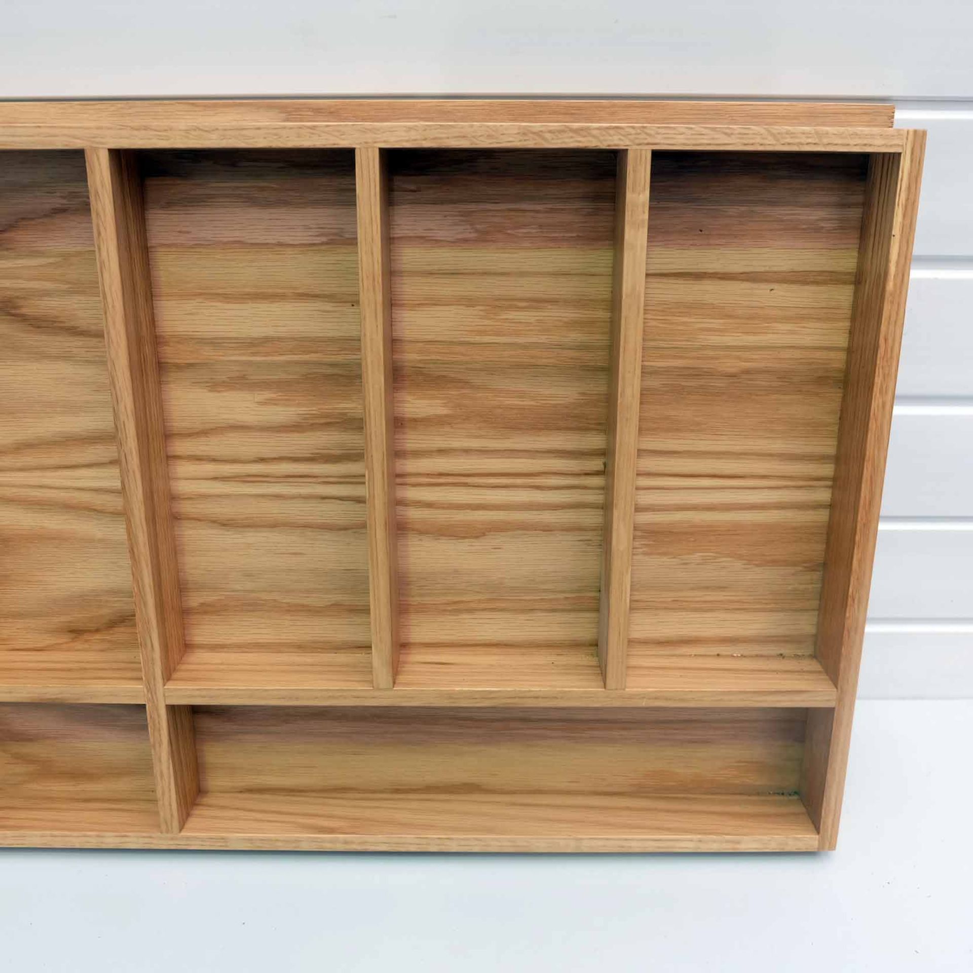 Solid Wood Drawer Insert. Size 910mm W x 481mm D x 56mmH. 8 x Segments. - Image 4 of 5