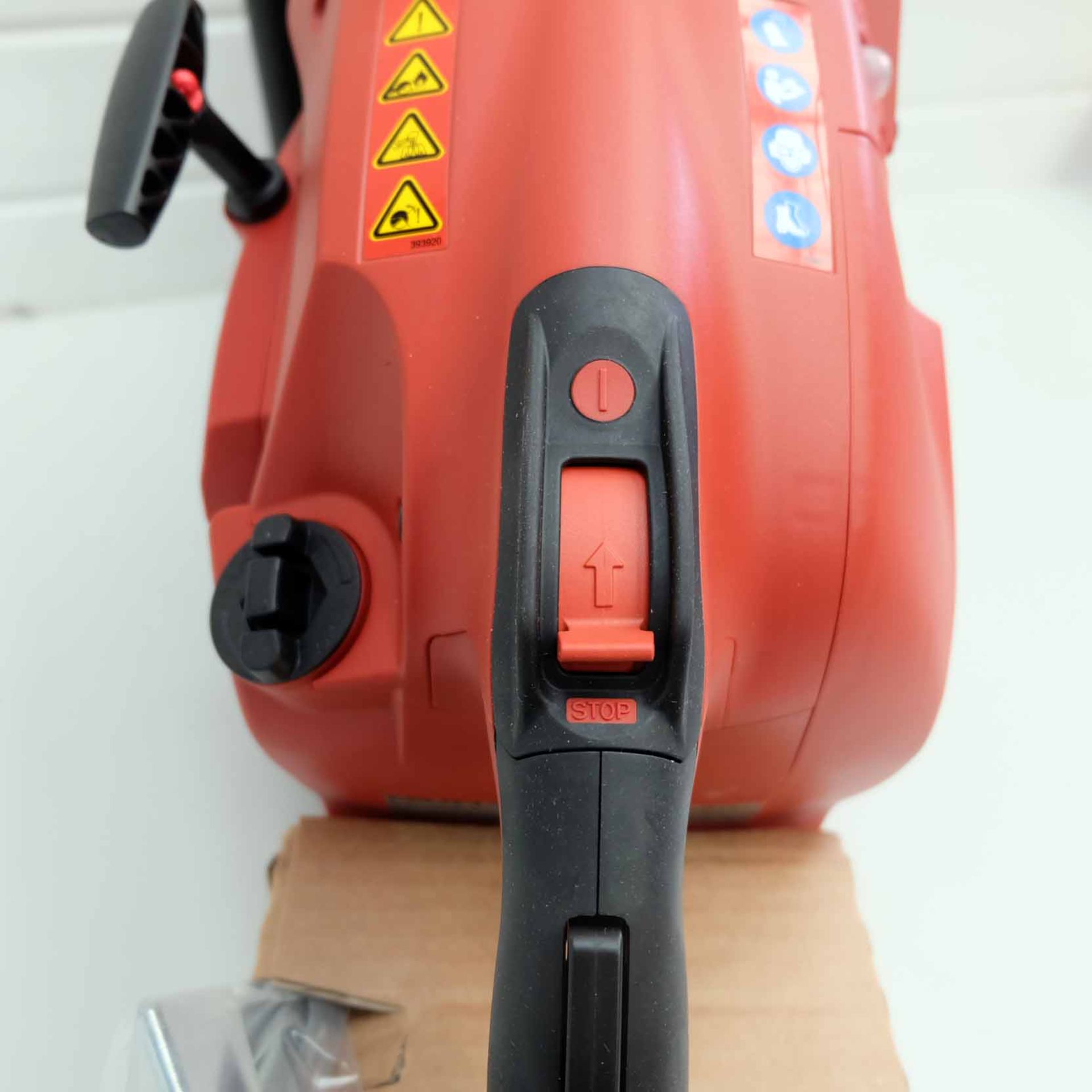 Hilti Hand Held Gas Saw. Model DSH 900-X 16". Complete With SP-16"x1" Blade. Easy Start Auto-Choke S - Image 13 of 22