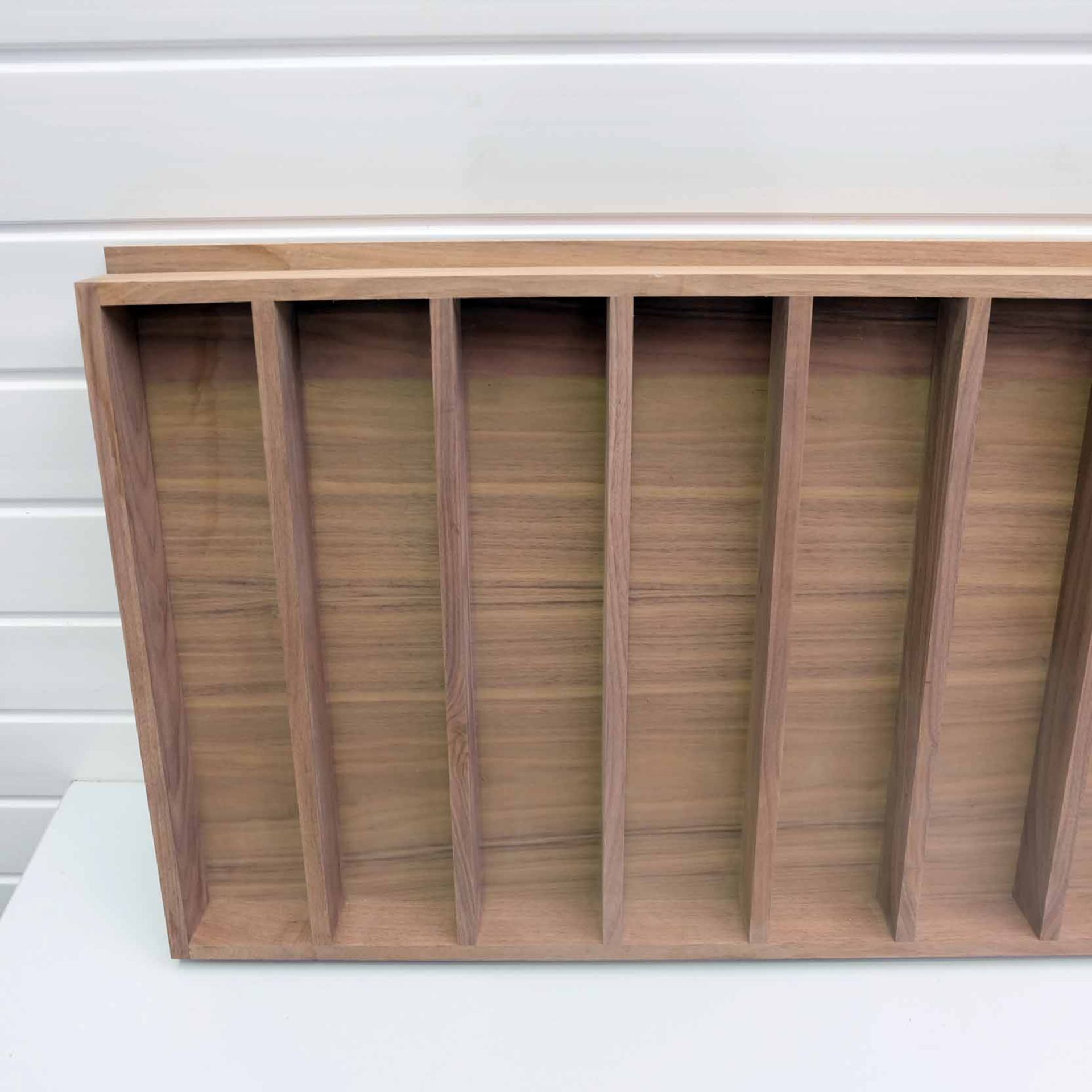 Solid Wood Drawer Insert. Size 910mm W x 473mm D x 56mm H. 9 x Segments. - Image 3 of 5