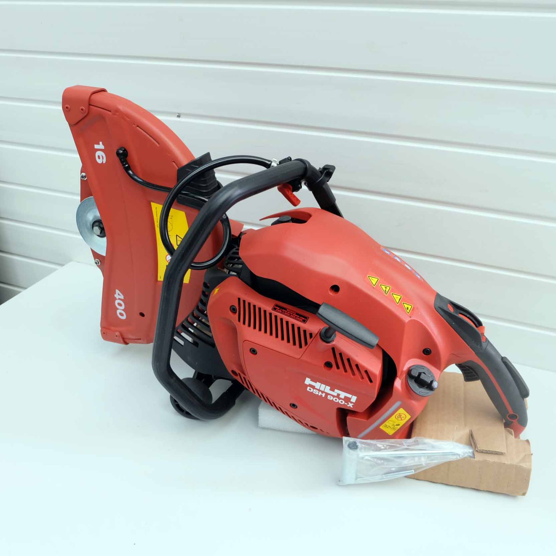 Hilti Hand Held Gas Saw. Model DSH 900-X 16". Complete With SP-16"x1" Blade. Easy Start Auto-Choke S - Image 4 of 25