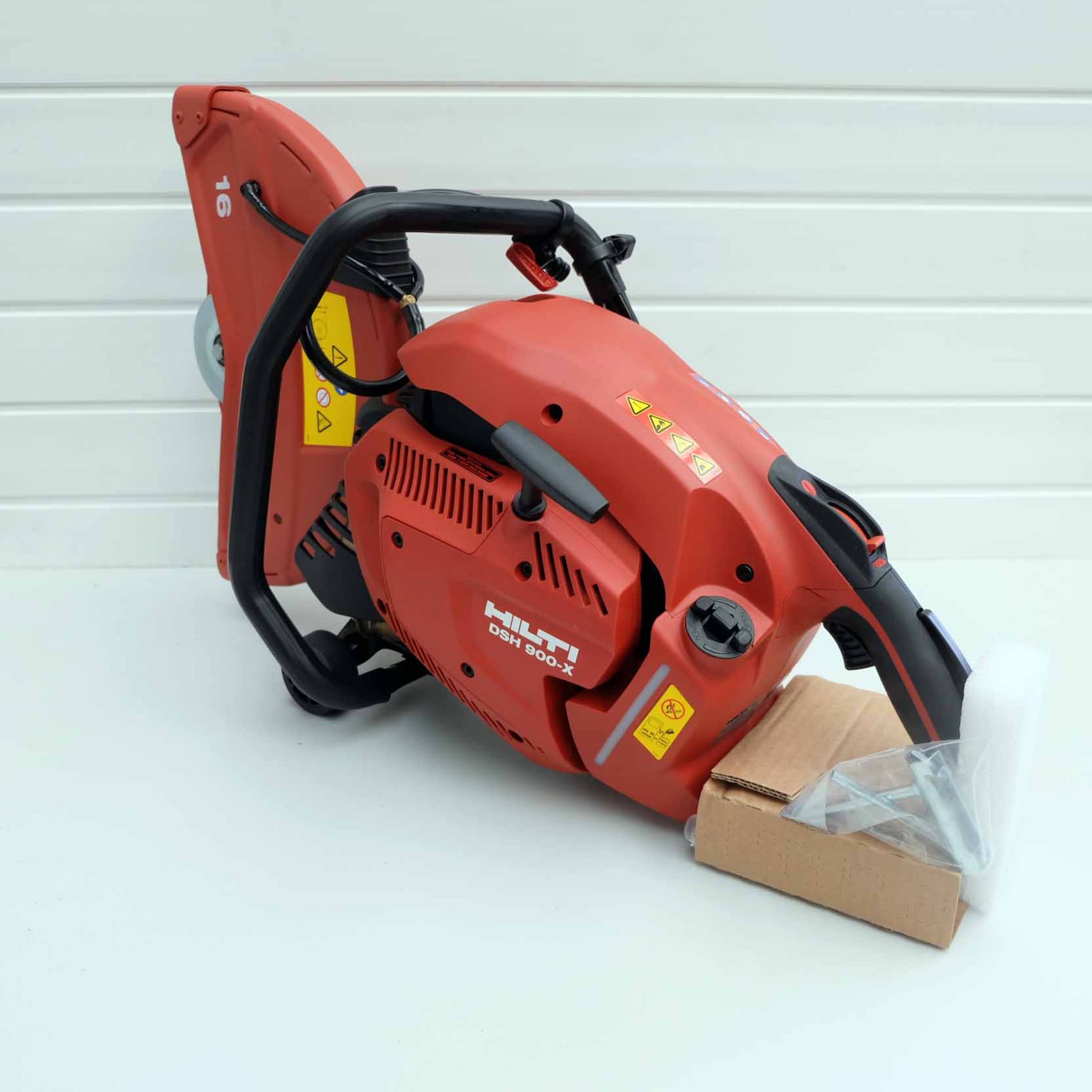 Hilti Hand Held Gas Saw. Model DSH 900-X 16". Complete With SP-16"x1" Blade. Easy Start Auto-Choke S - Image 4 of 22