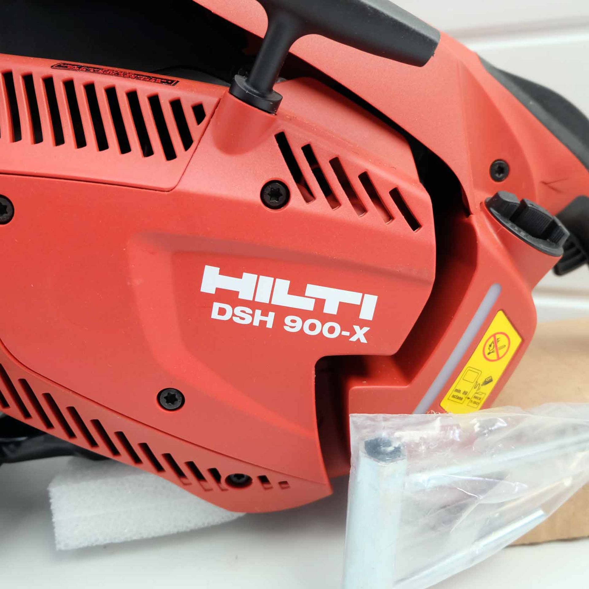 Hilti Hand Held Gas Saw. Model DSH 900-X 16". Complete With SP-16"x1" Blade. Easy Start Auto-Choke S - Image 8 of 25