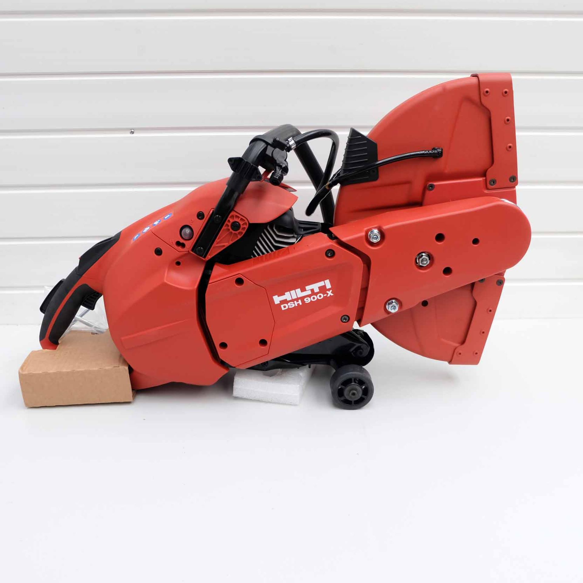 Hilti Hand Held Gas Saw. Model DSH 900-X 16". Complete With SP-16"x1" Blade. Easy Start Auto-Choke S - Image 2 of 22
