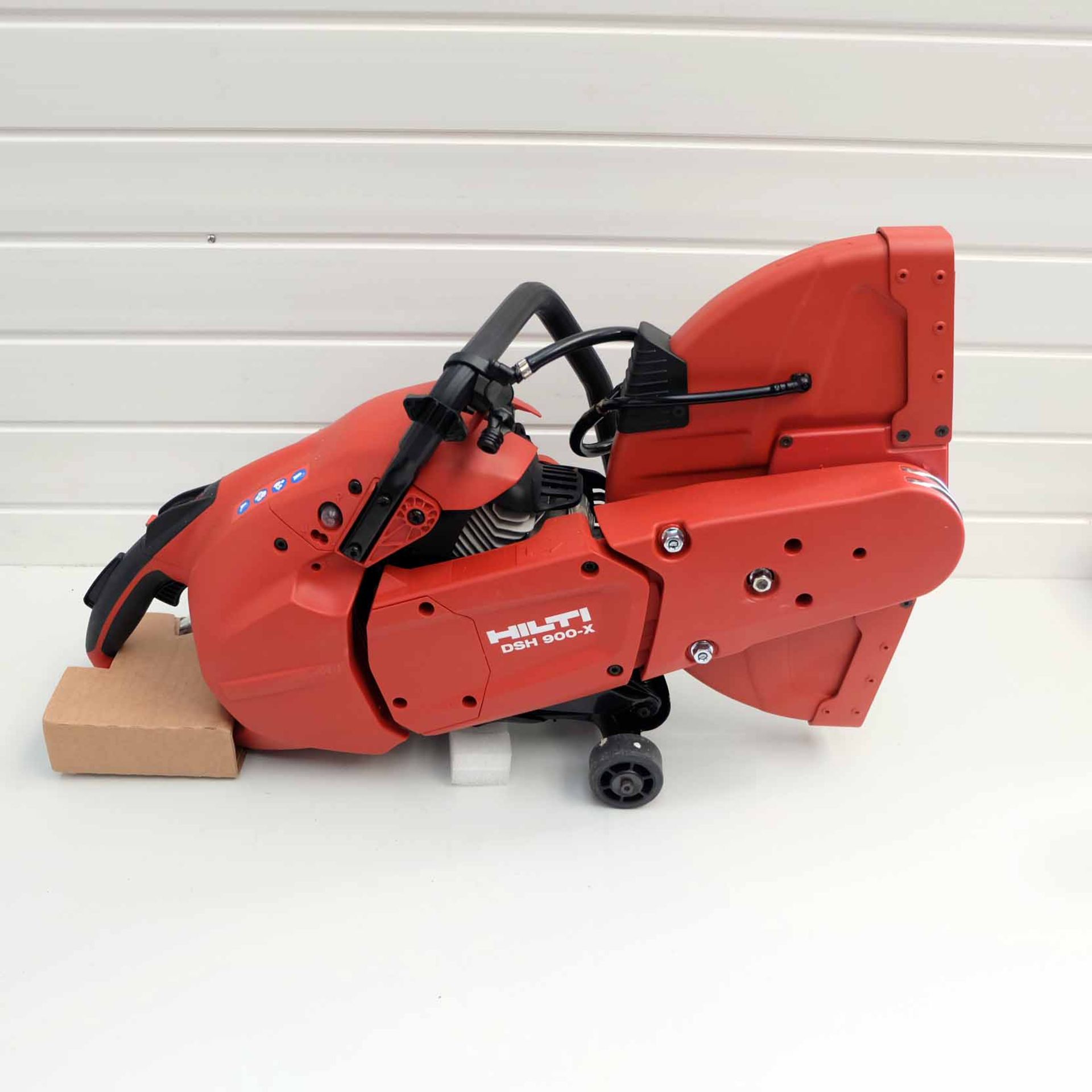 Hilti Hand Held Gas Saw. Model DSH 900-X 16". Complete With SP-16"x1" Blade. Easy Start Auto-Choke S - Image 2 of 25