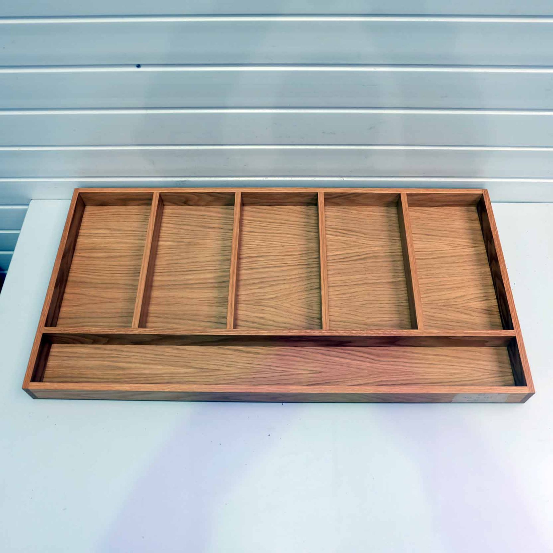 Solid Wood Drawer Insert. Size 922mm W x 482mm D x 56mm H. 6 x Segments. - Image 2 of 5