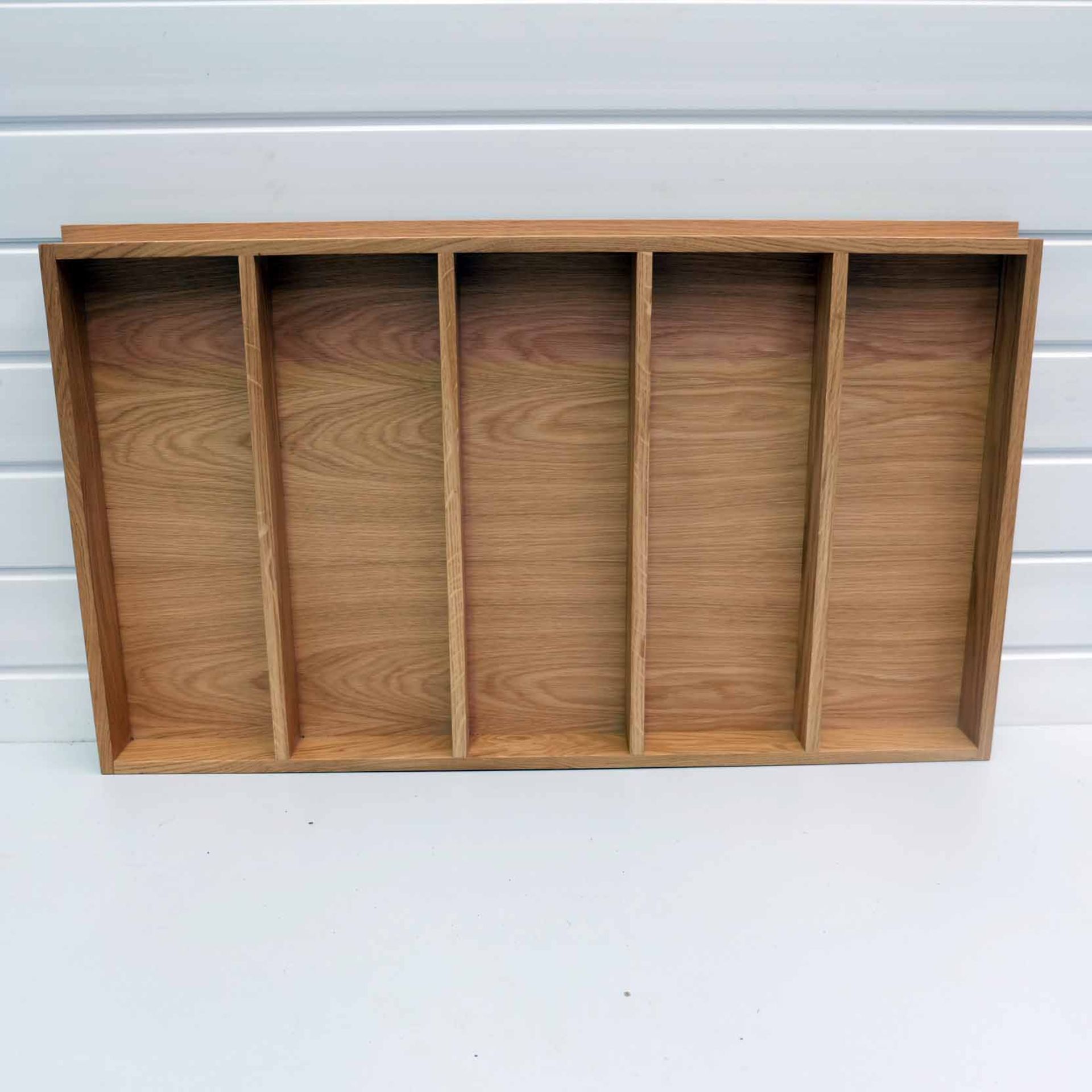 Solid Wood Drawer Insert. Size 818mm W x 482mm D x 56mm H. 5 x Segments. - Image 3 of 4