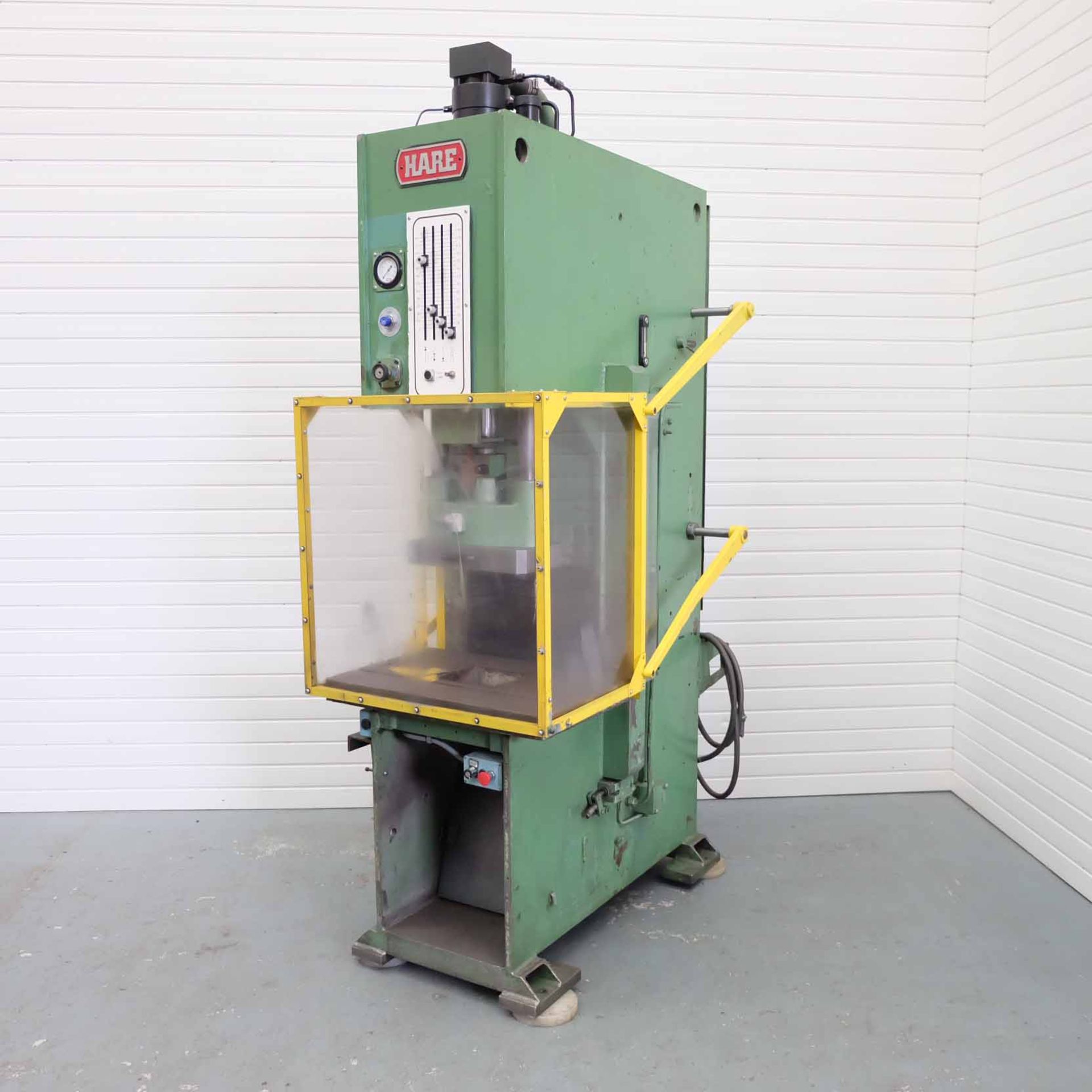 Hare Type 25GP Hydraulic Press. Capacity 25 Tonnes. Platen Size 30" x 20". Throat 10". Daylight 22".