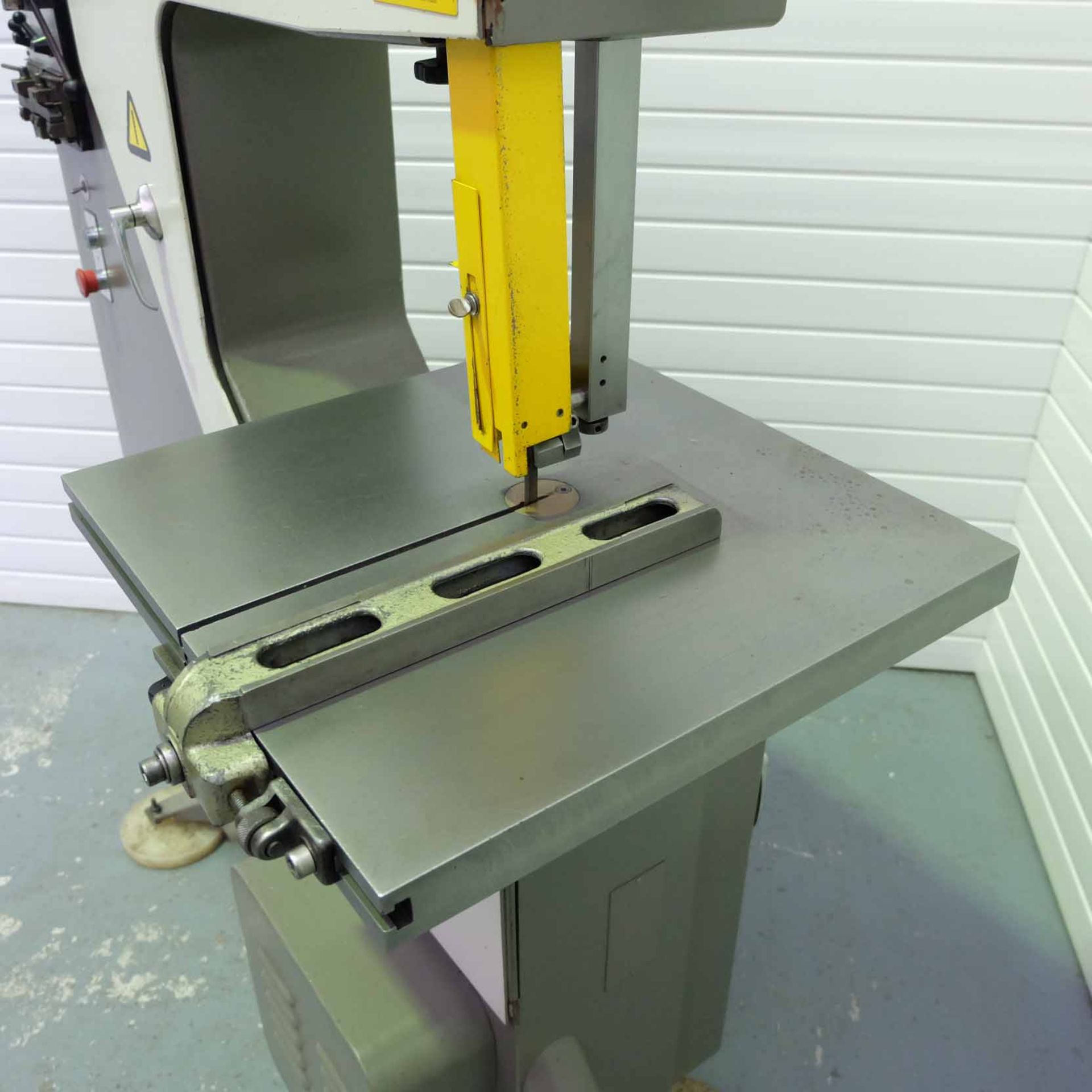 Startrite 20V / UK3 10 Speed Vertical Bandsaw. Throat 20". Daylight 12". Table Size 20 1/2" x 20 1/2 - Image 6 of 10