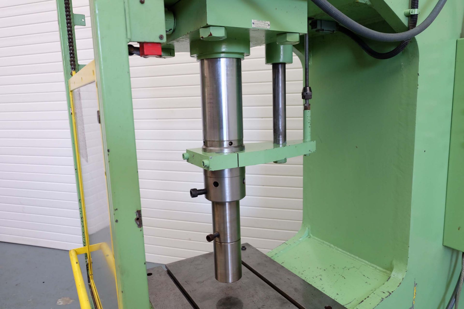 Edbro (EMT) Hydraulic Press. Capacity 75 Tonnes. Table Size 650mm x 550mm. Throat Depth 600mm. Dista - Image 9 of 16