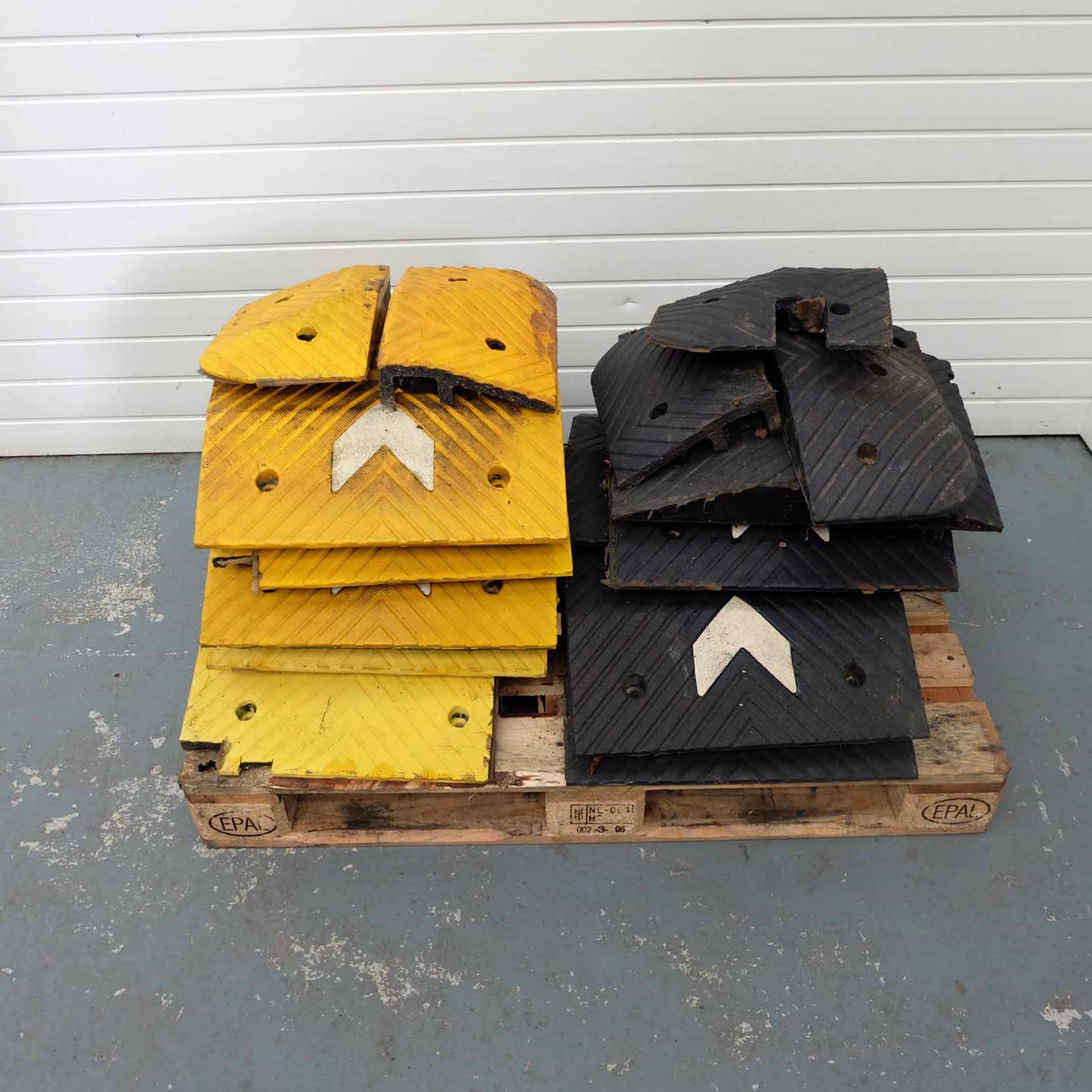 Sectional Speed Bump Rubber. Comprising of 8 x Yellow Sections & 8 x Black Sections.